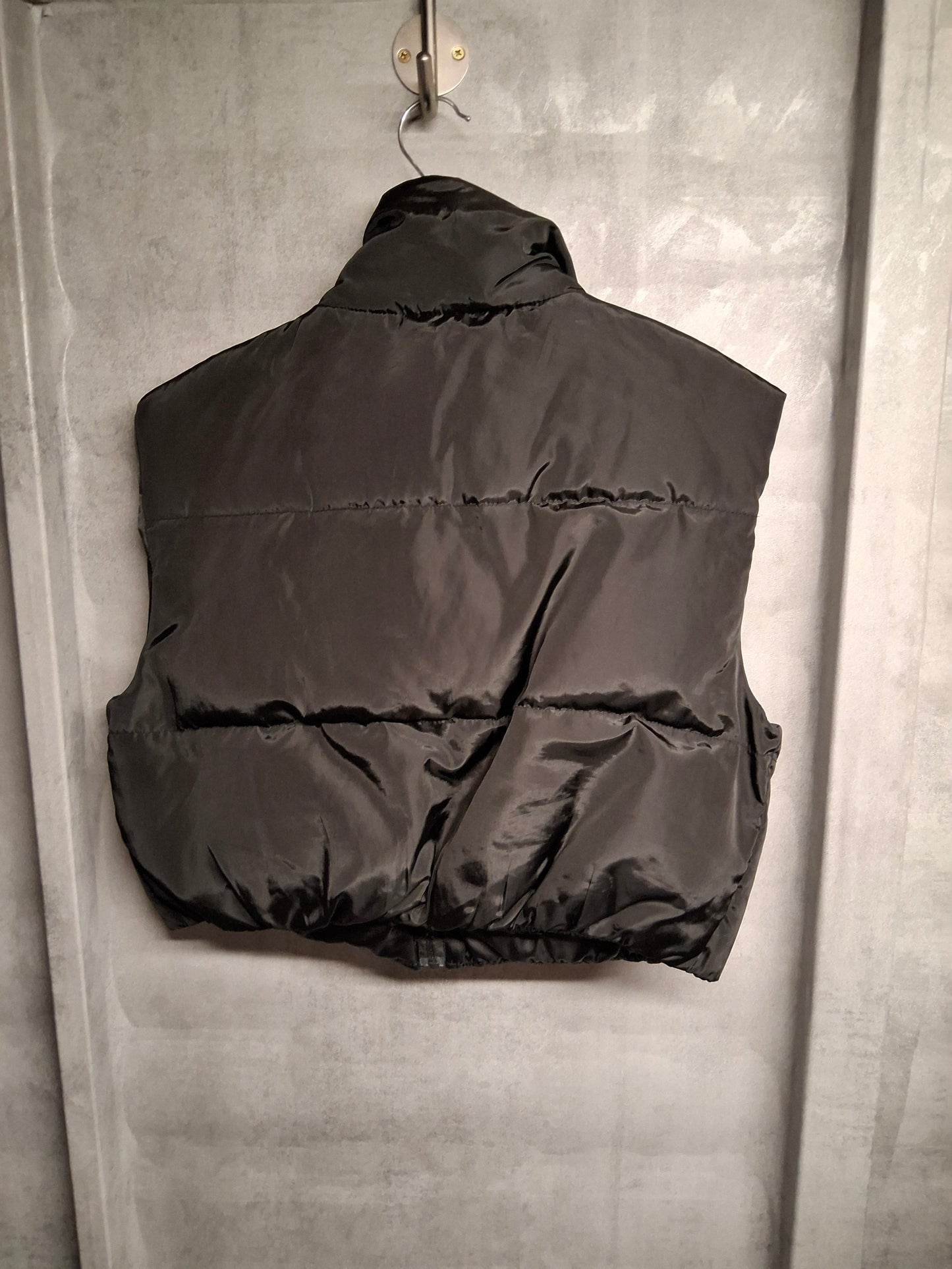 Black Padded Cropped Gilet – Size S (size 8/10)