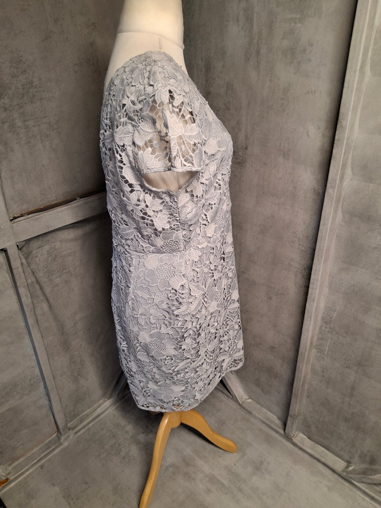 Dorothy Perkins Grey Lace Midi Dress – Size 16 – V-Back – Elegant Floral Overlay – Zip Fasten