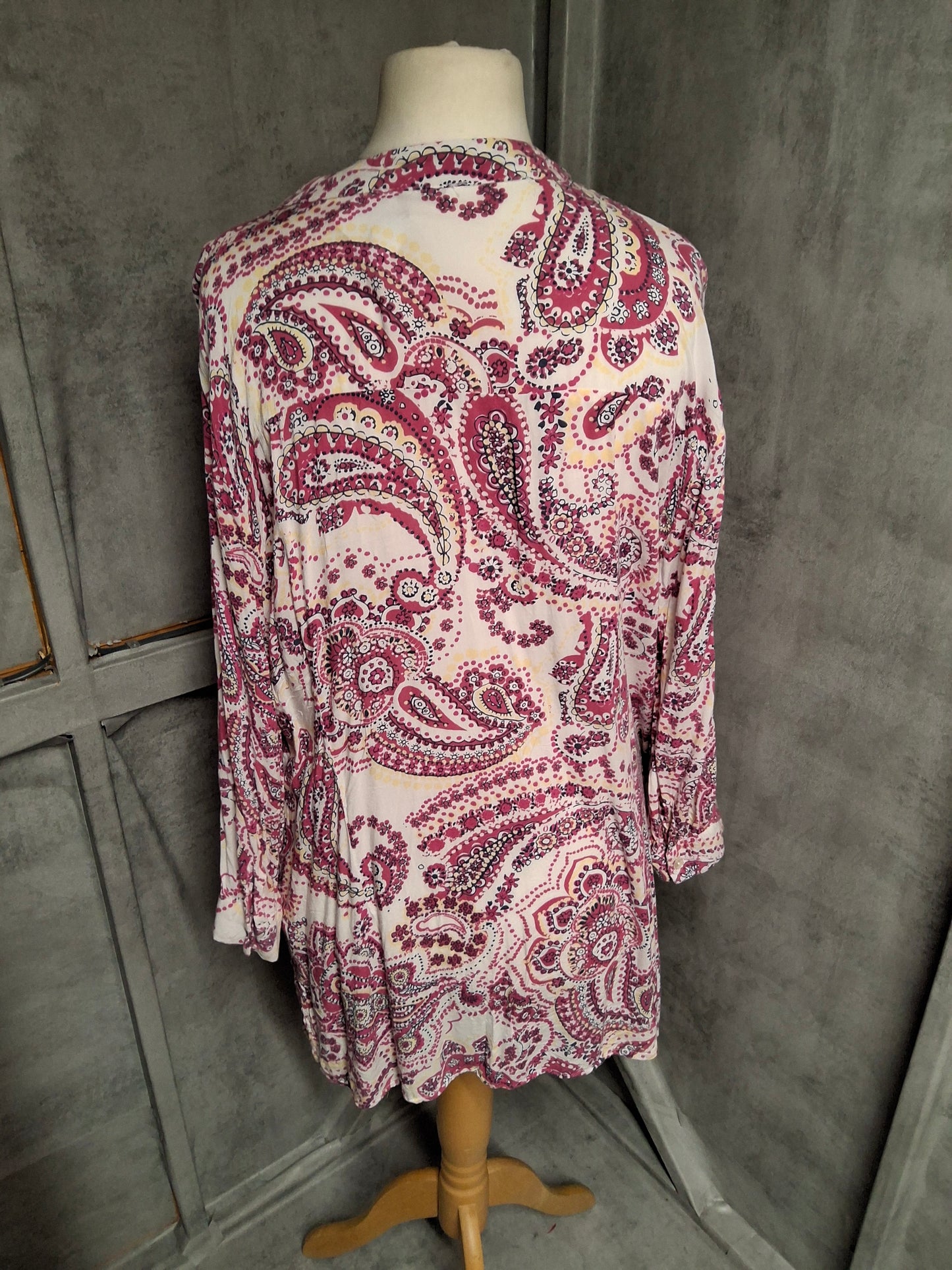 Damart Size 20 Pink Paisley Tunic Top – V-Neck, ¾ Sleeve, Crinkle Style