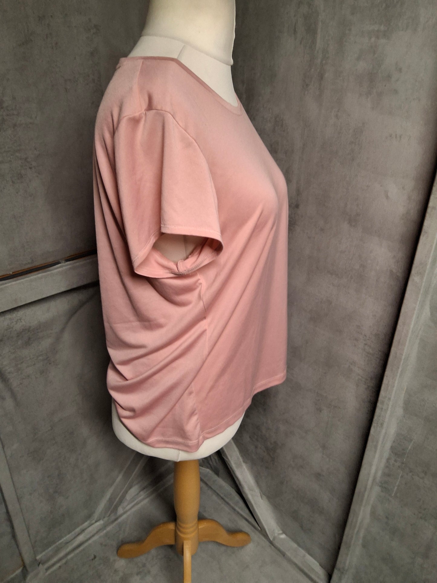 Puma Pink Logo T-Shirt – Size UK 14 Euro 14