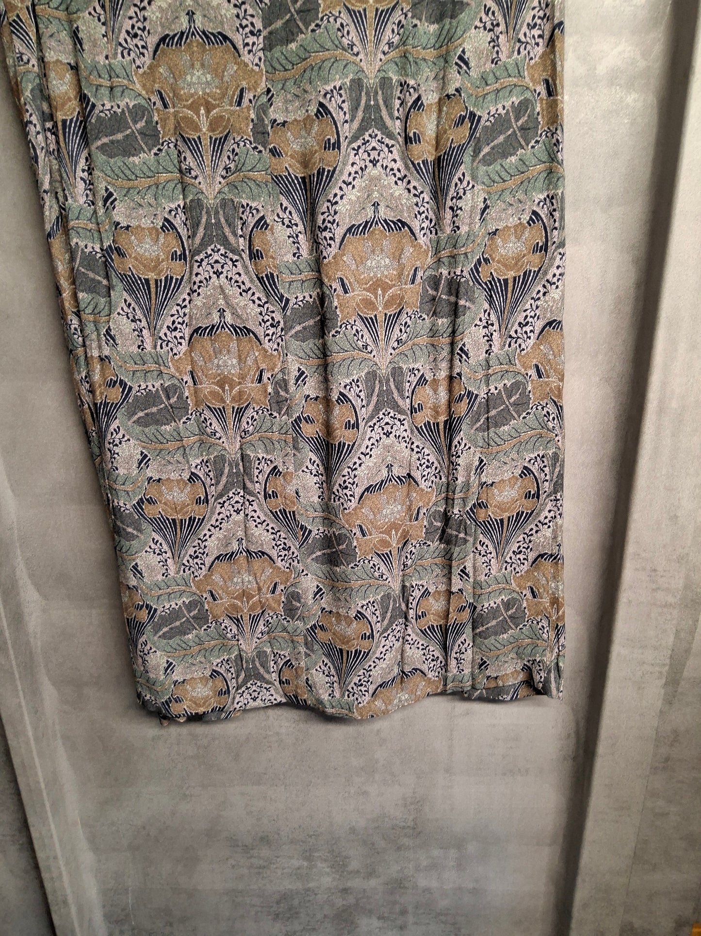 Laura Ashley Green Grey Floral Print Skirt ā Size 12 ā Viscose Lined