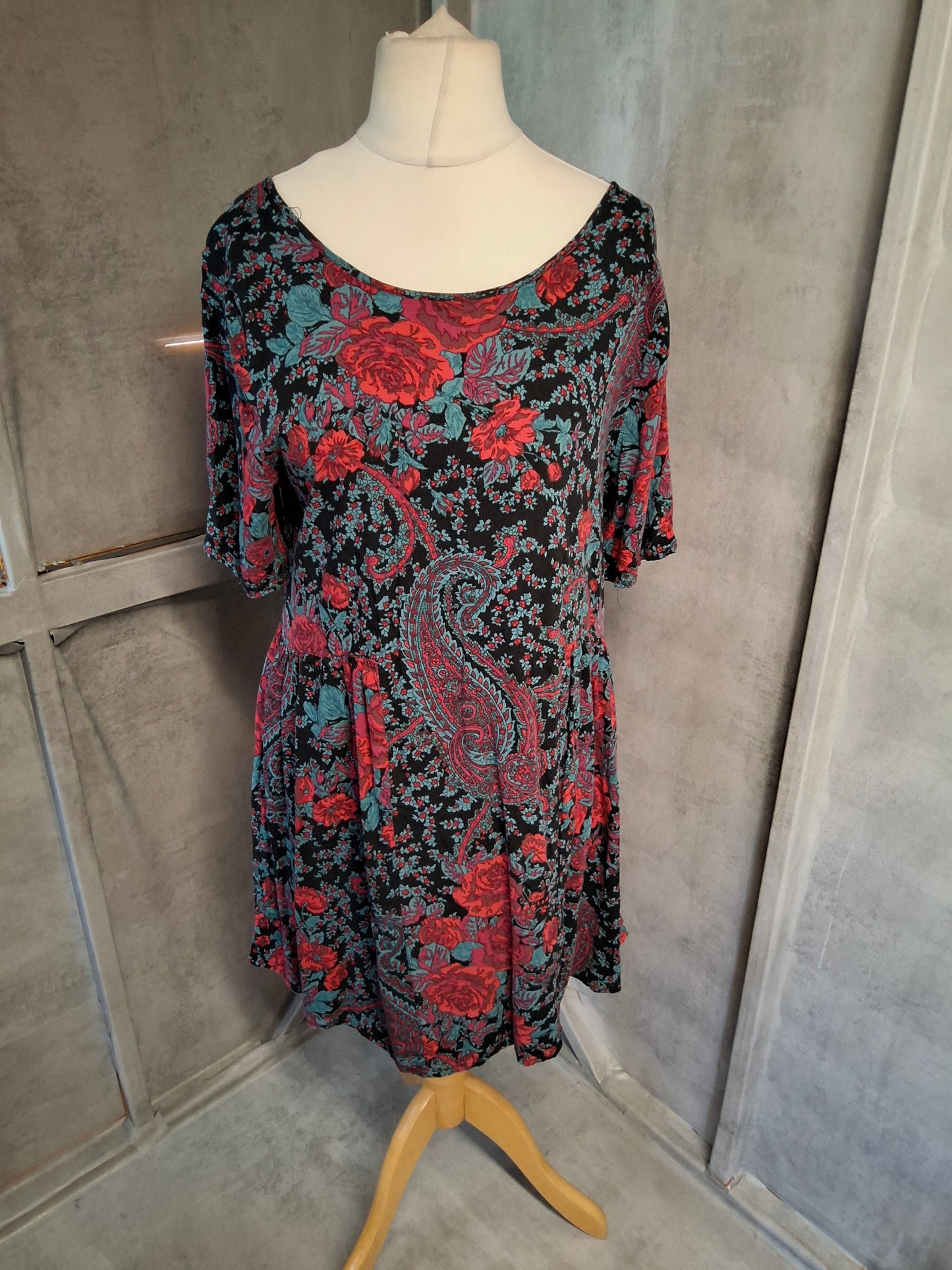 Staring at Stars Paisley Mini Dress – Size 12 Fit, Boho Babe Vibes 🌸