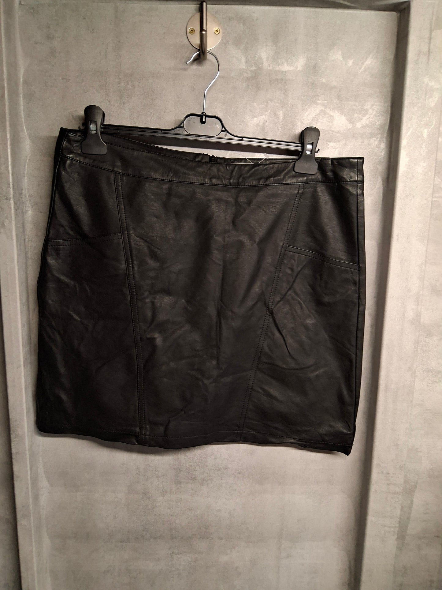 Tu Black Faux Leather Mini Skirt – Size 16 – Zip Back