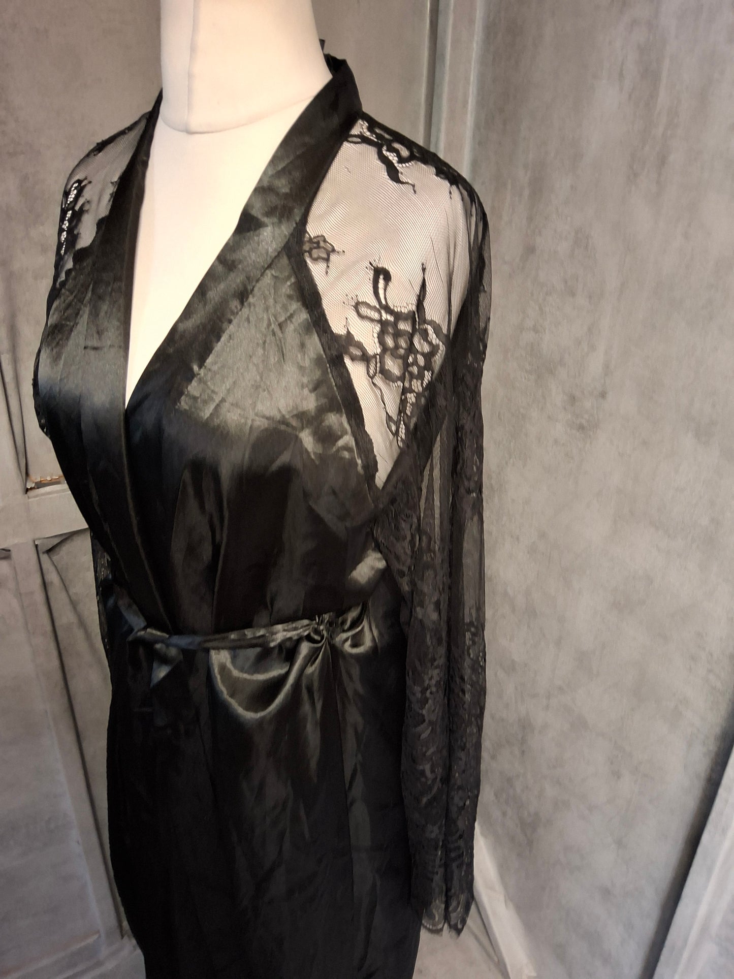 Love & Other Things Black Lace Full-Length Dressing Gown – Size L (Fits size 12/14) – NWT