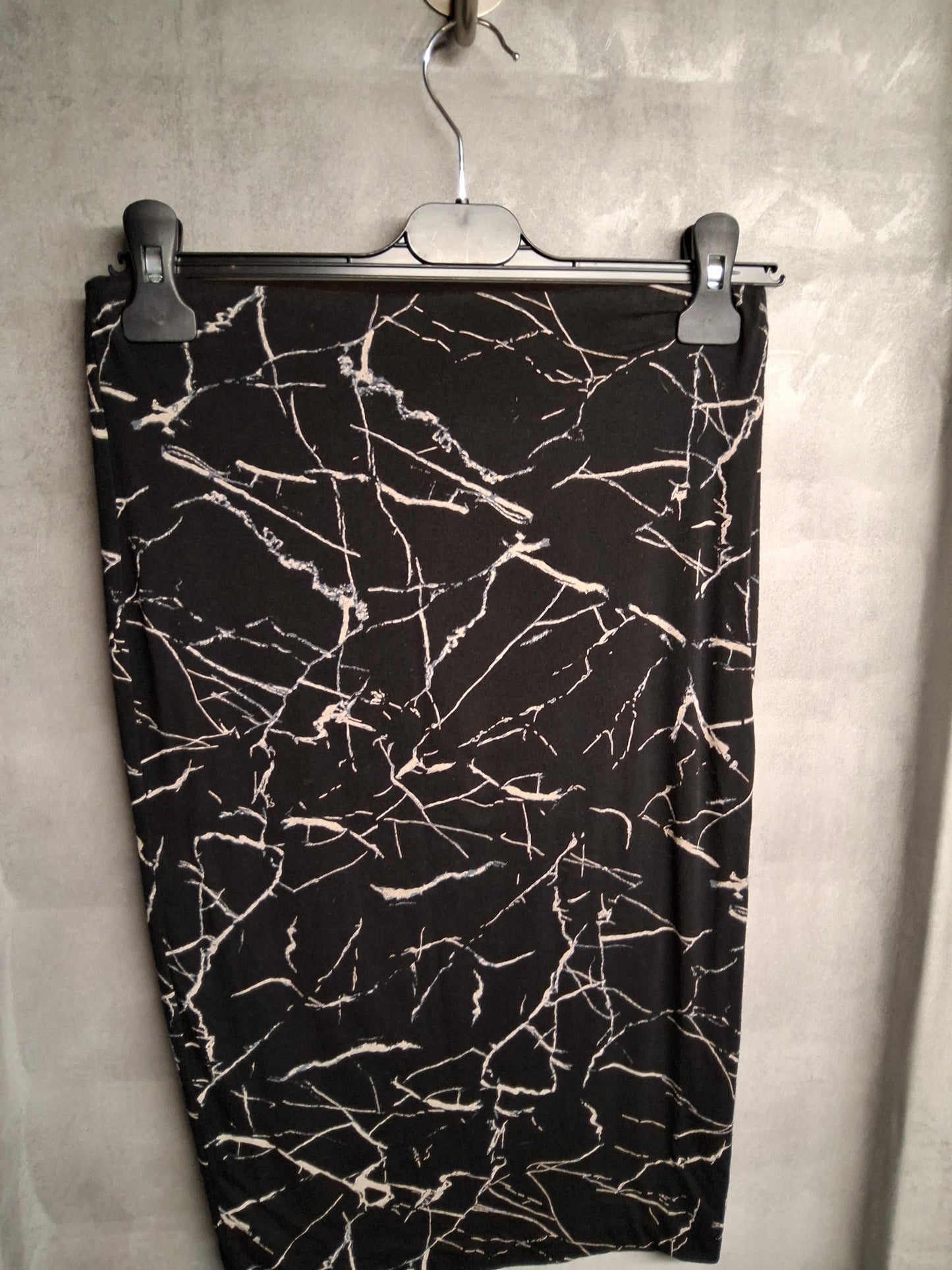 H&M Marble Bodycon Skirt – Size S (UK size 8/10) – Looks Like You Tried (Even If You Didn’t)