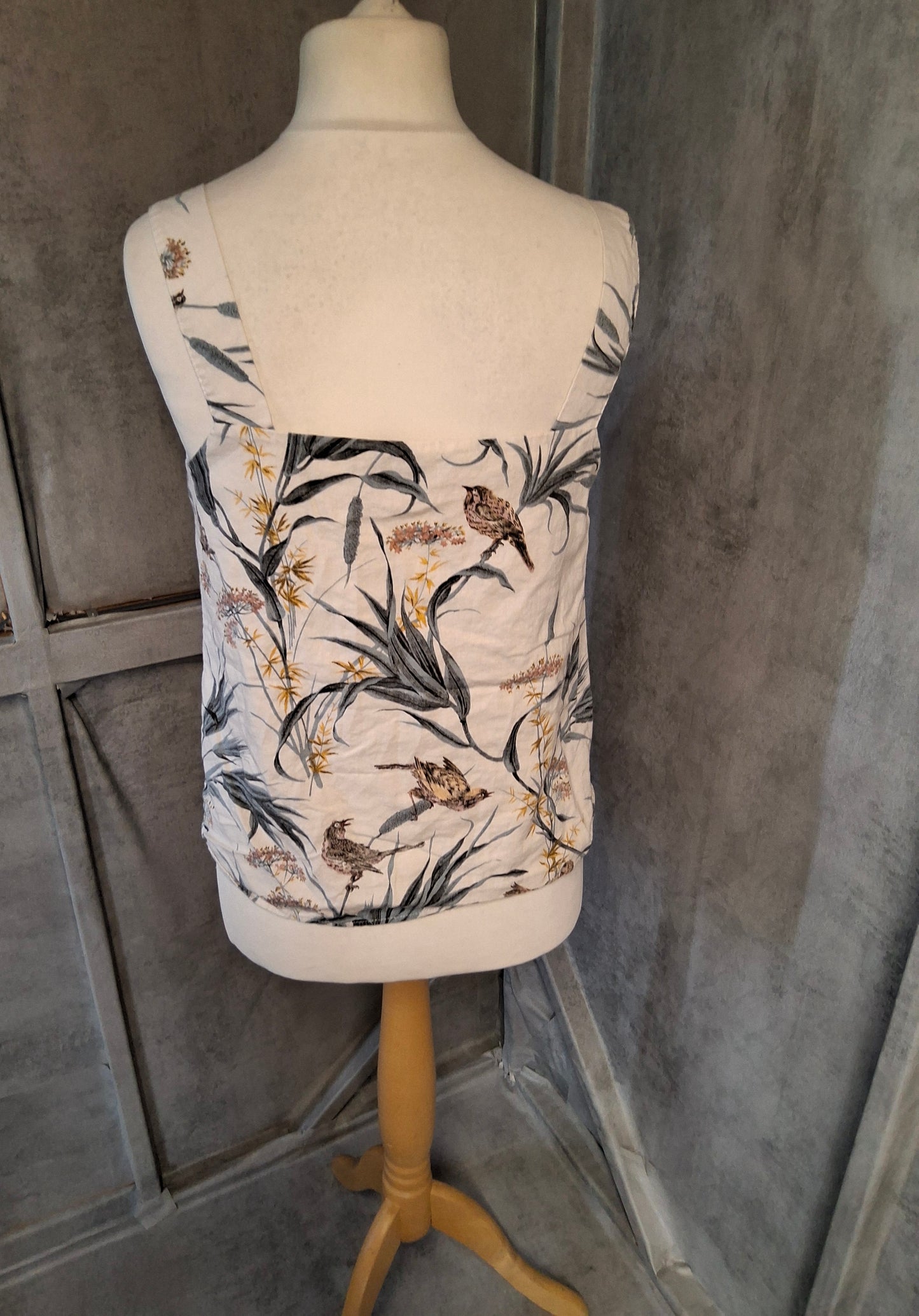 Warehouse Bird Print Linen Blend Vest Top – Size 12 – Button Front