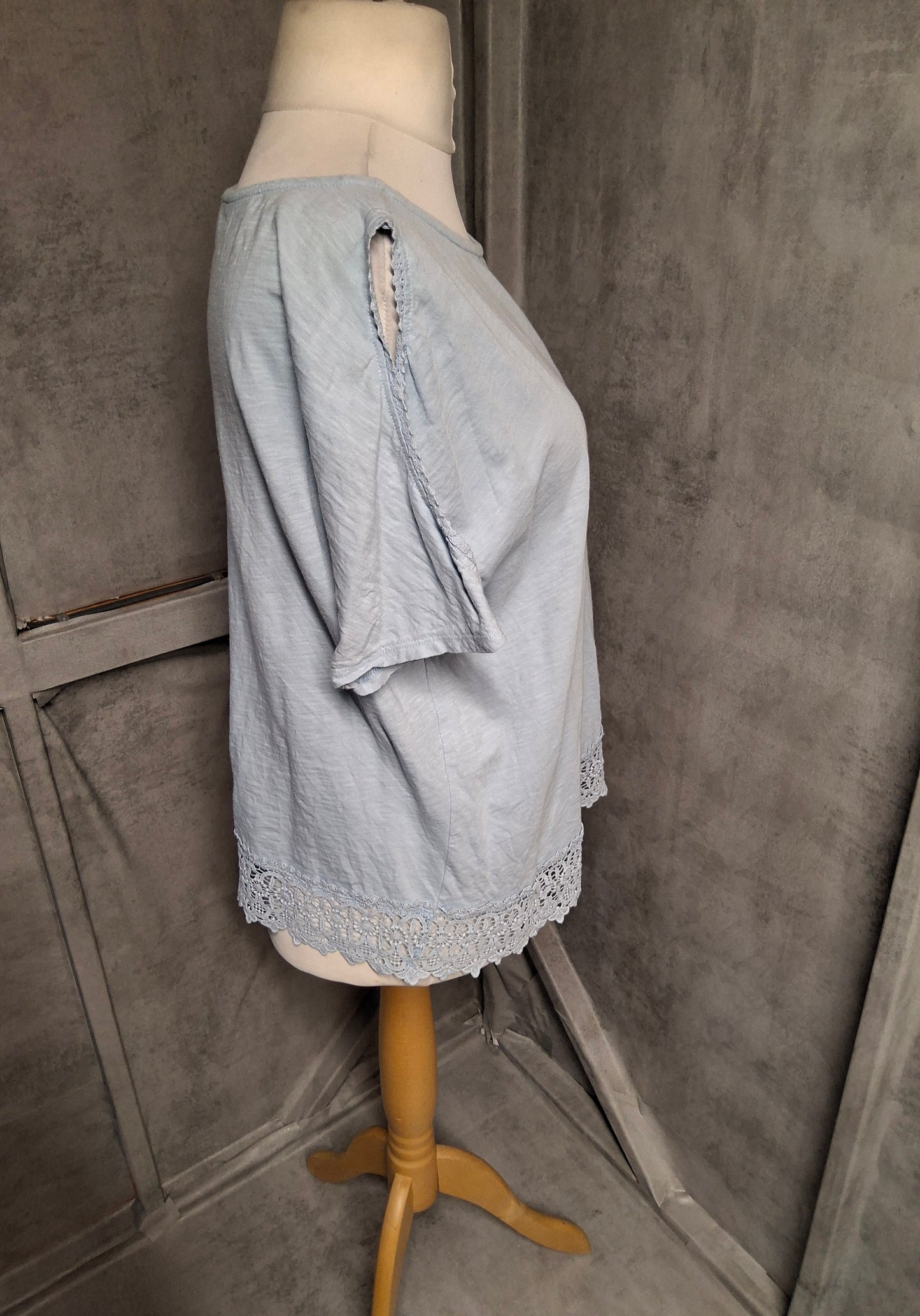 George Light Blue Cold Shoulder Tee – Size 14 – Casual Comfort with a Breezy Twist