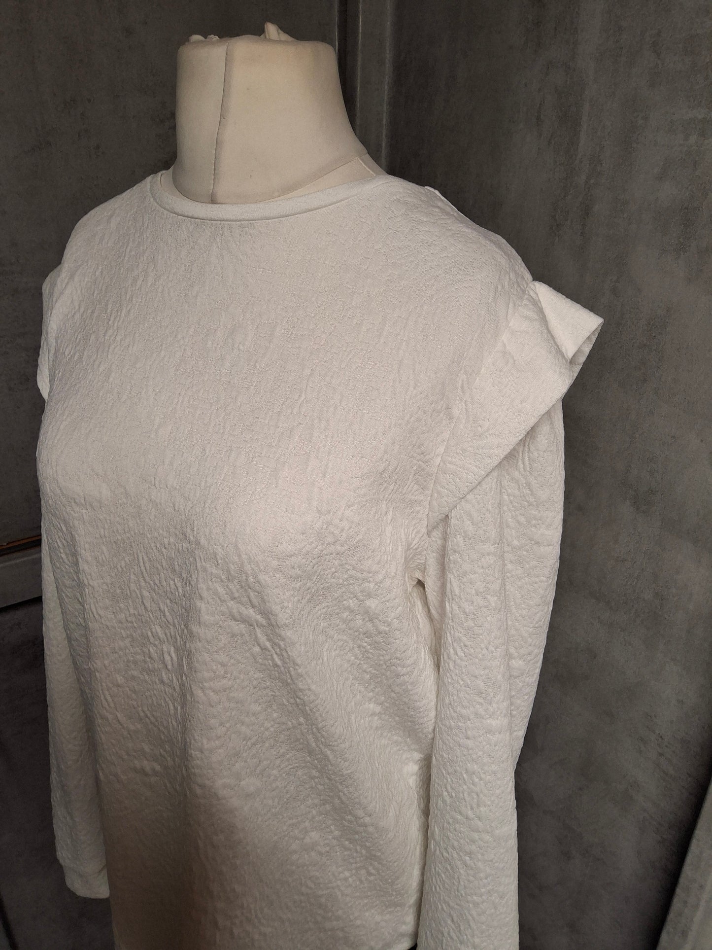 White Embossed Long Sleeve T-Shirt – Matalan – Size 18