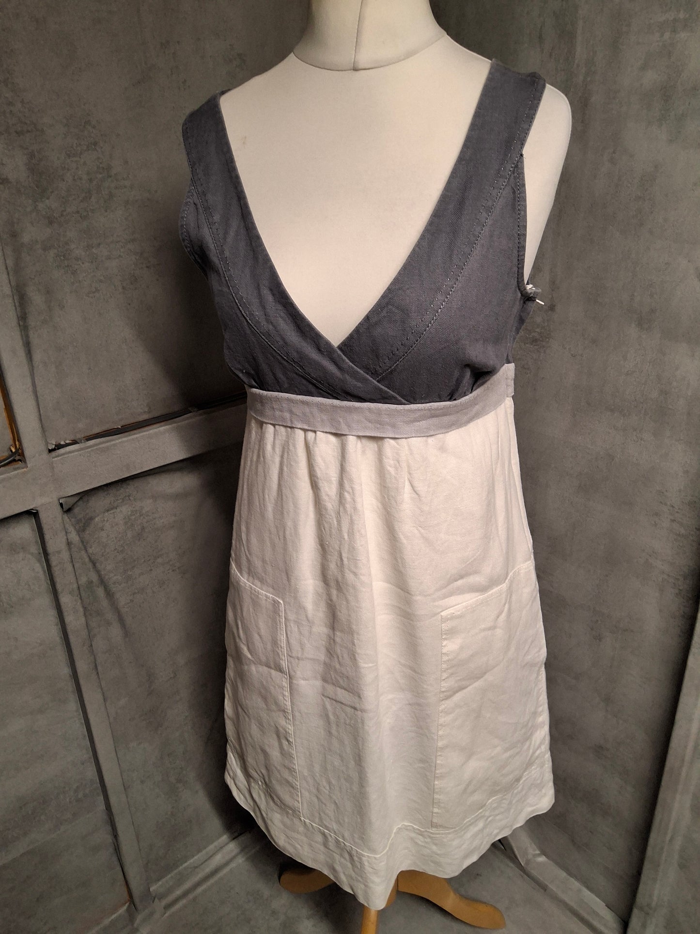 Next 100% Linen V-Neck Dress – Size 12 – Pockets & Pure Summer Vibes