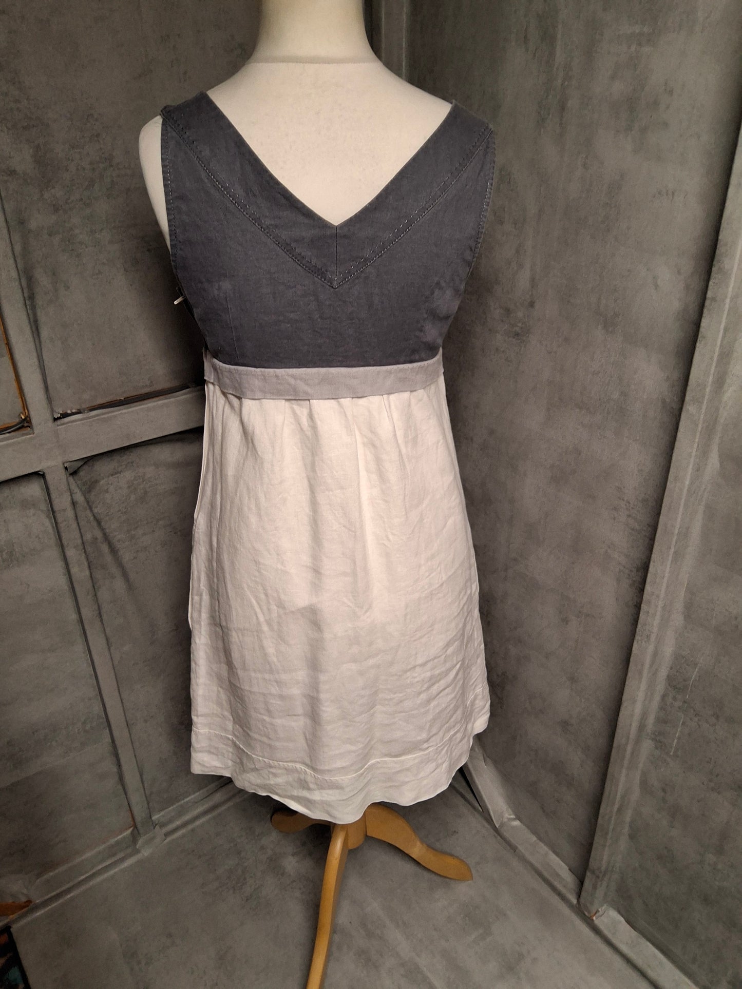 Next 100% Linen V-Neck Dress – Size 12 – Pockets & Pure Summer Vibes