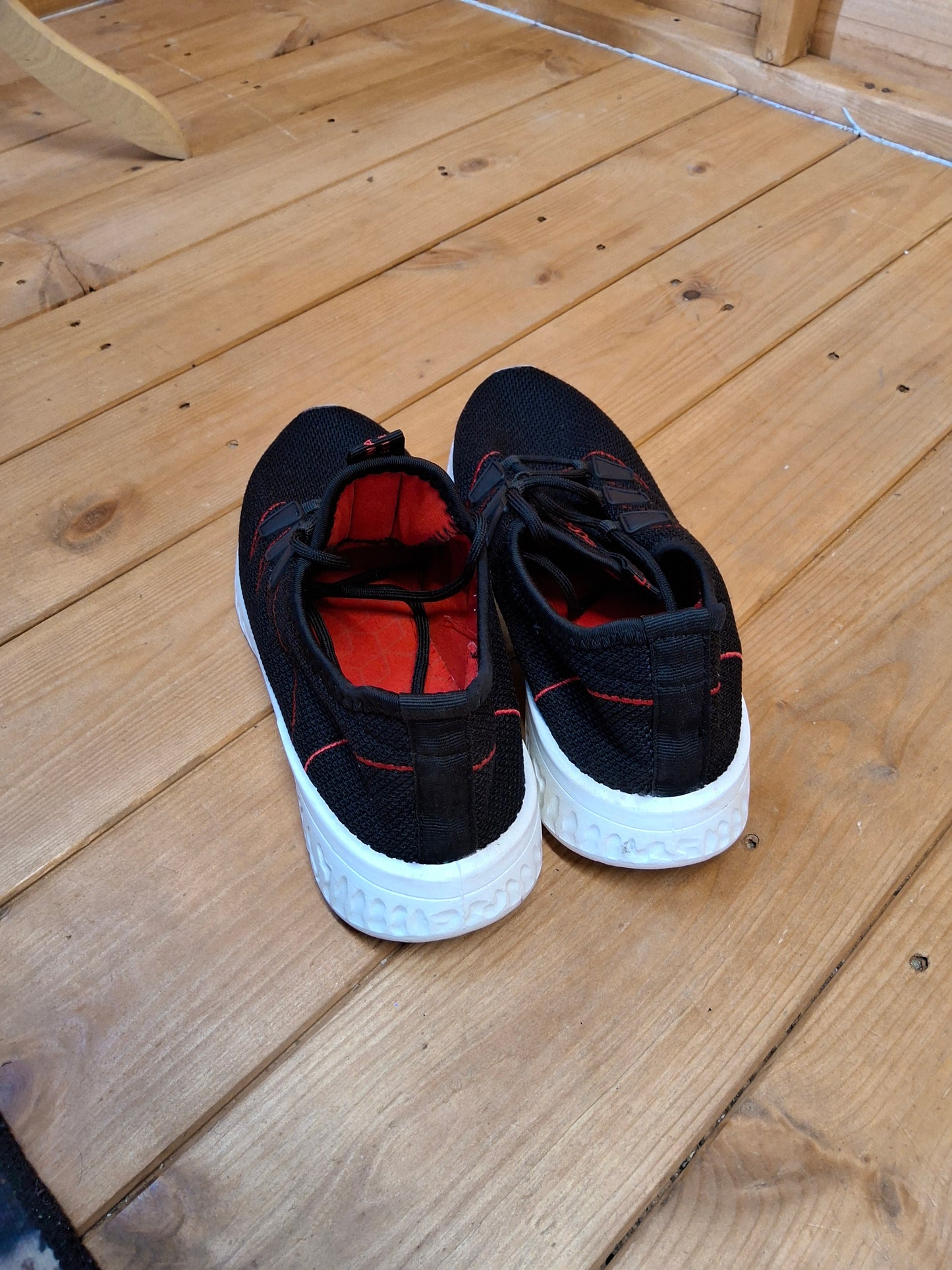 👟 Crosshatch Black Label Trainers – Boys’ Size 5 👟