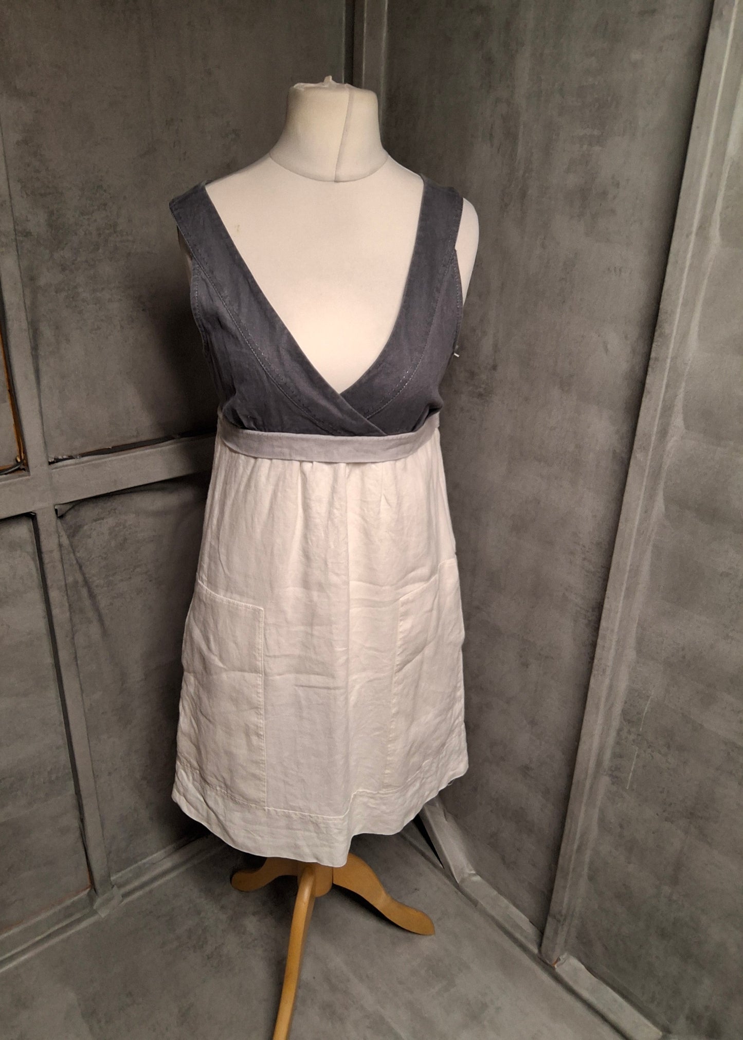 Next 100% Linen V-Neck Dress – Size 12 – Pockets & Pure Summer Vibes