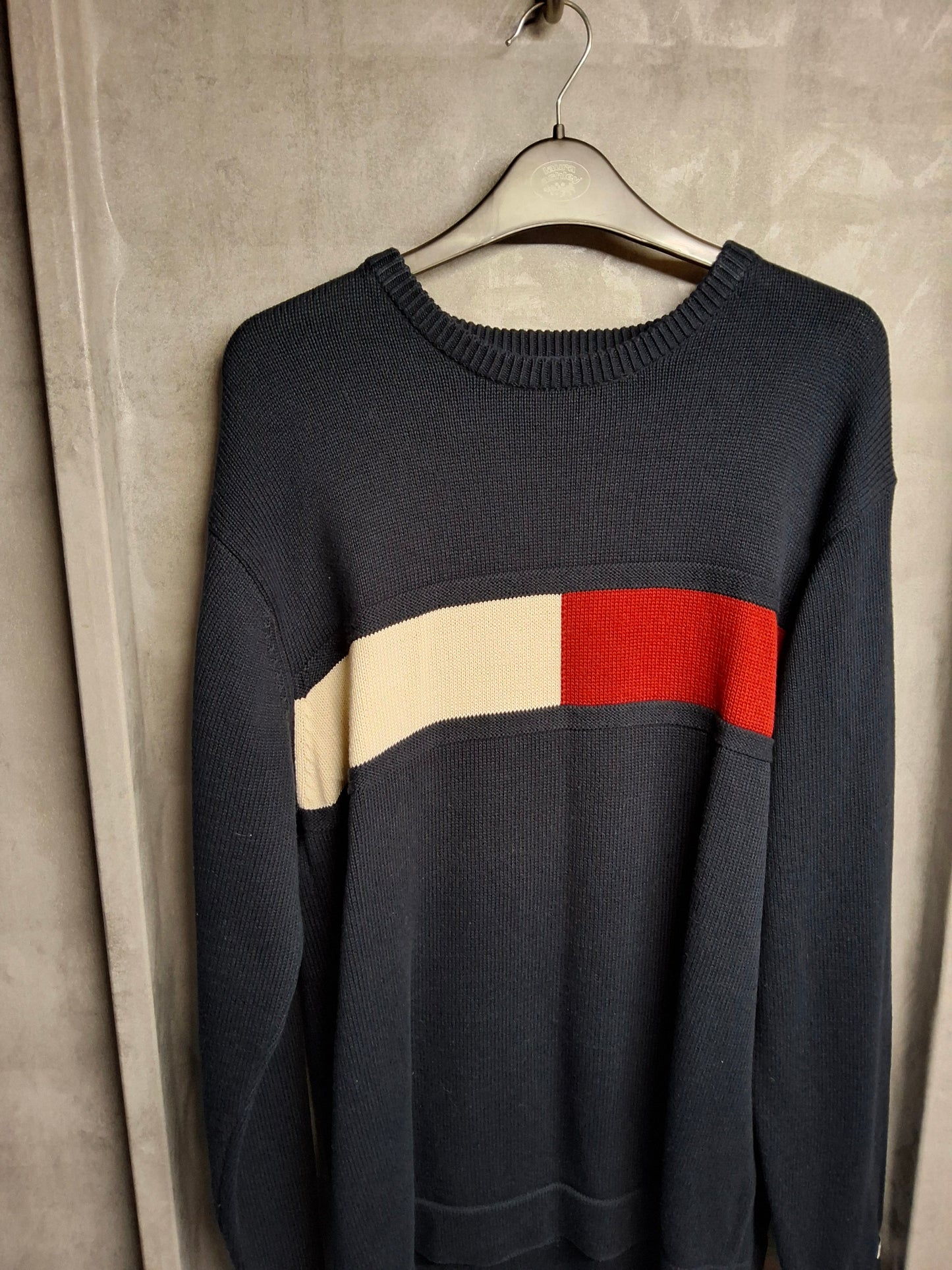 Men's Vintage 90s Tommy Hilfiger Navy Jumper – Crew Neck, Long Sleeve, Logo, Relaxed Fit, Size M