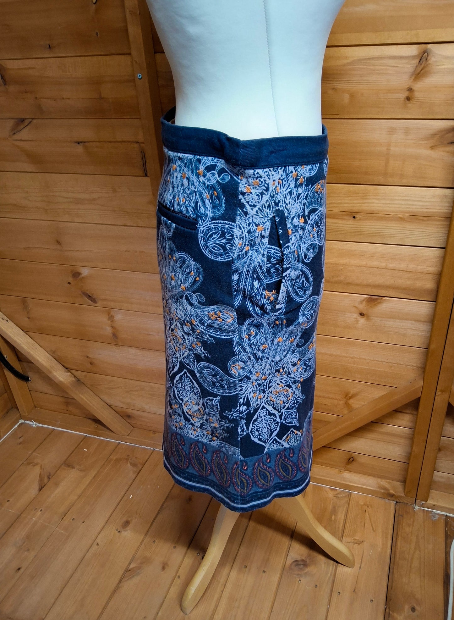 White Stuff Navy Floral Cotton Skirt Size 10 โ Lined Knee Length Zip Side