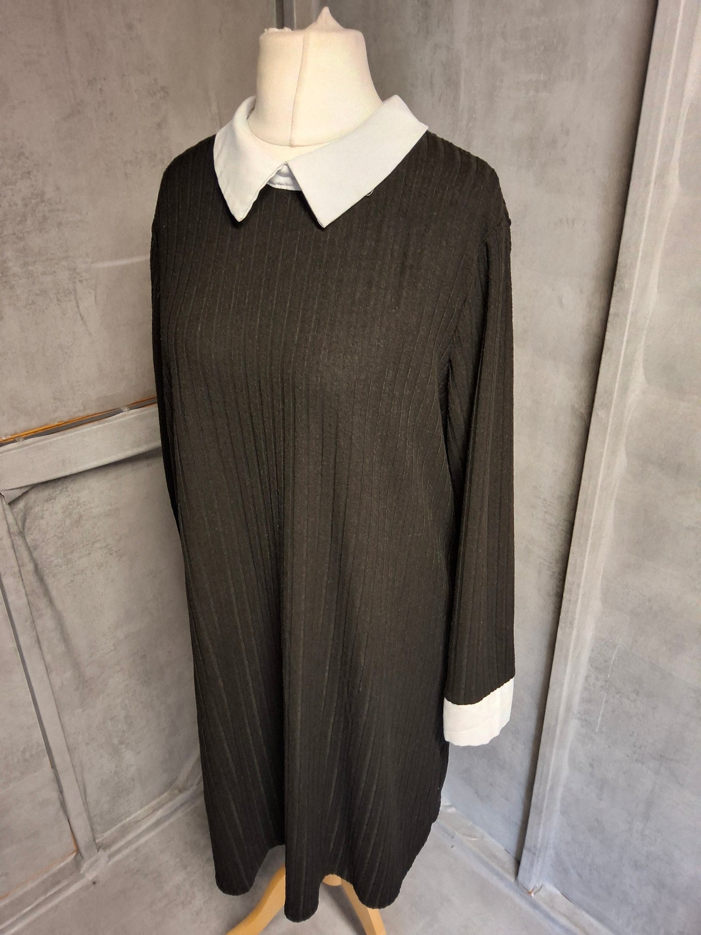 Emery Rose Black Knitted Midi Dress β Size 0XL (UK size 16) β White Collar Detail