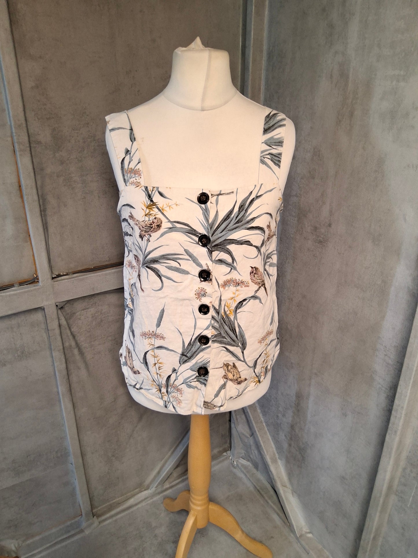 Warehouse Bird Print Linen Blend Vest Top – Size 12 – Button Front