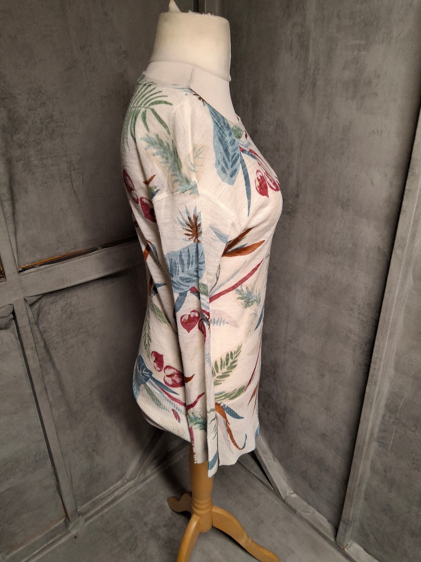 Monsoon Cream Linen Blend Tropical Floral Jumper – Size Small (UK size 8/10) – Longer Length