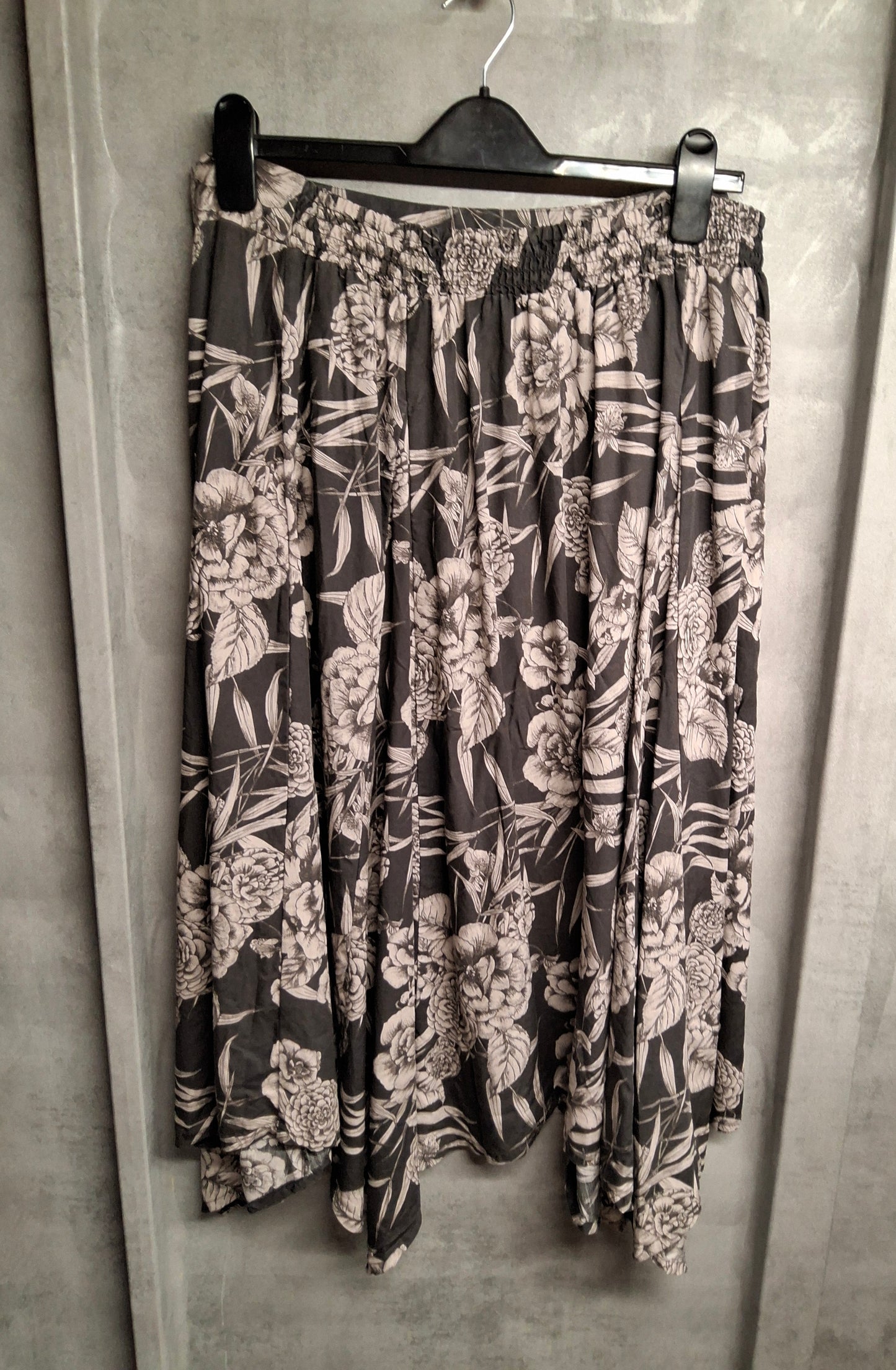 Thought Grey & White Floral Asymmetrical Midi Skirt – Size 18, 100% Lyocell, Elastic Back