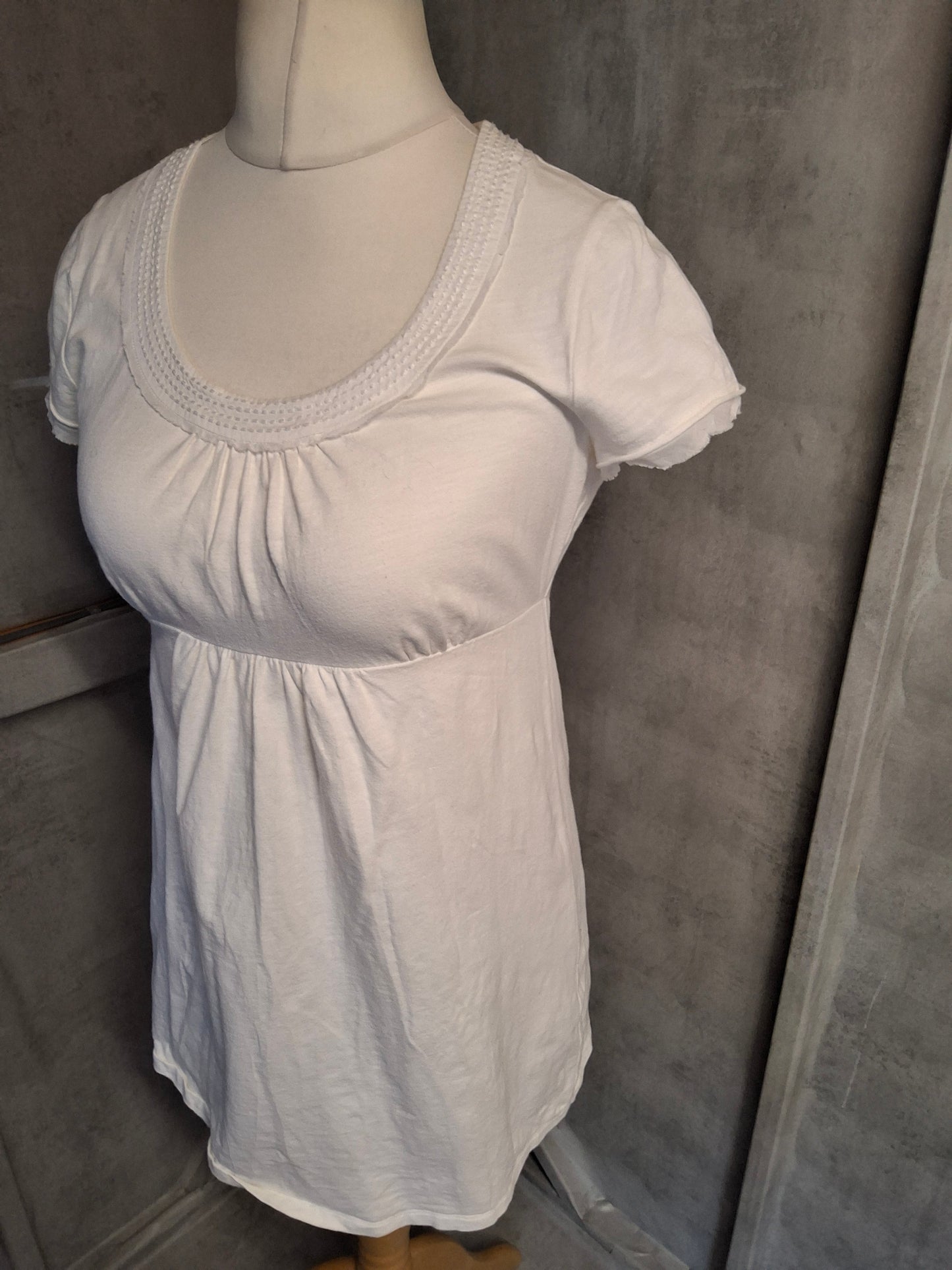 Boden White Scoop Neck Gathered Bust Tee – Size 12