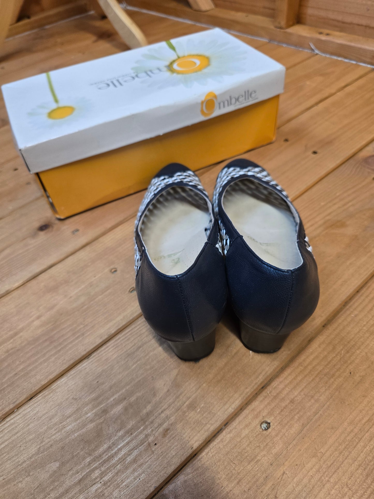Ladie's Ombelle Blue & White Netted Small Heel Court Shoes Size 4
