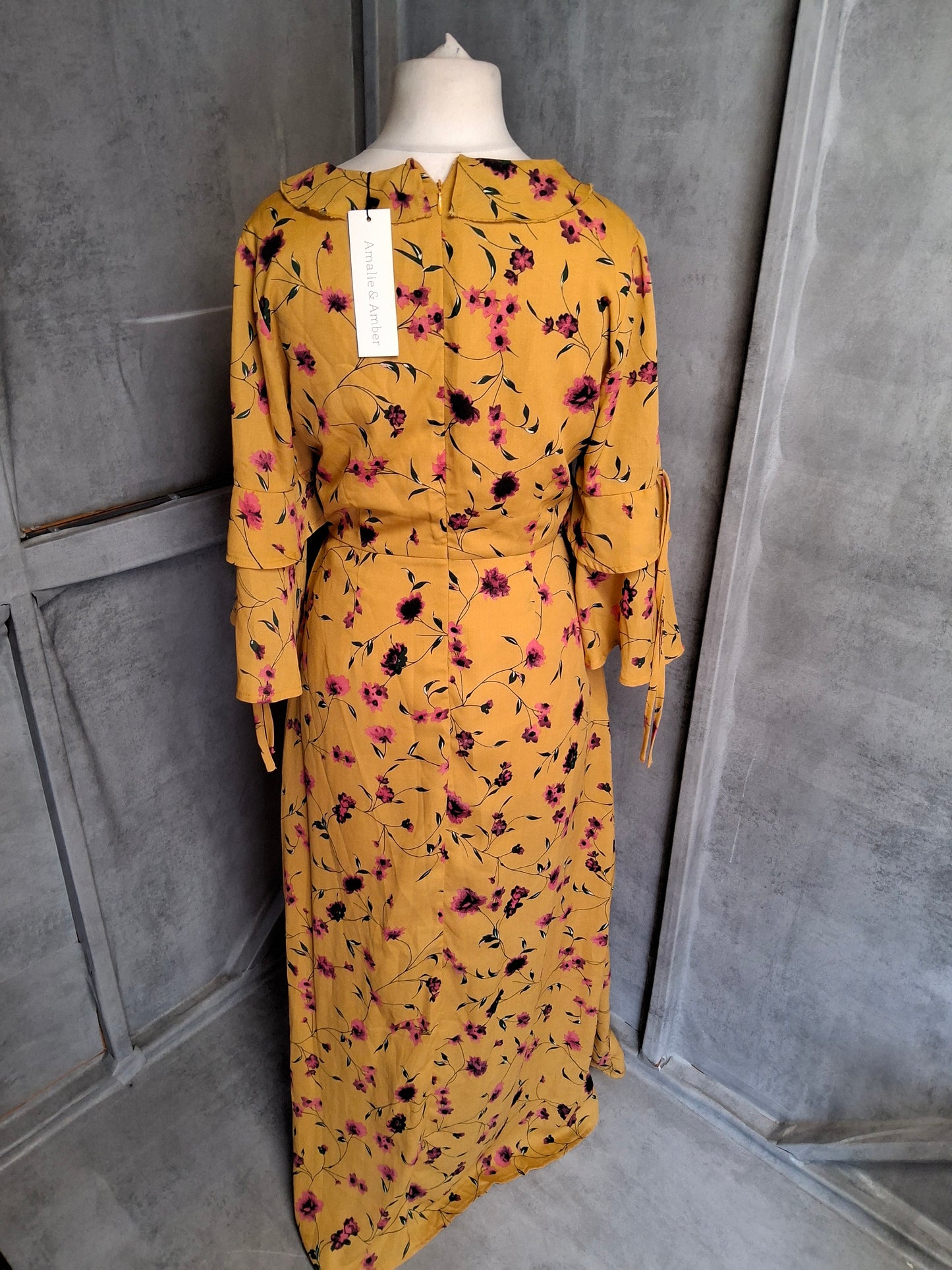 Amalie & Amber Yellow Floral Maxi Dress β Size M (UK size 10) β NWT