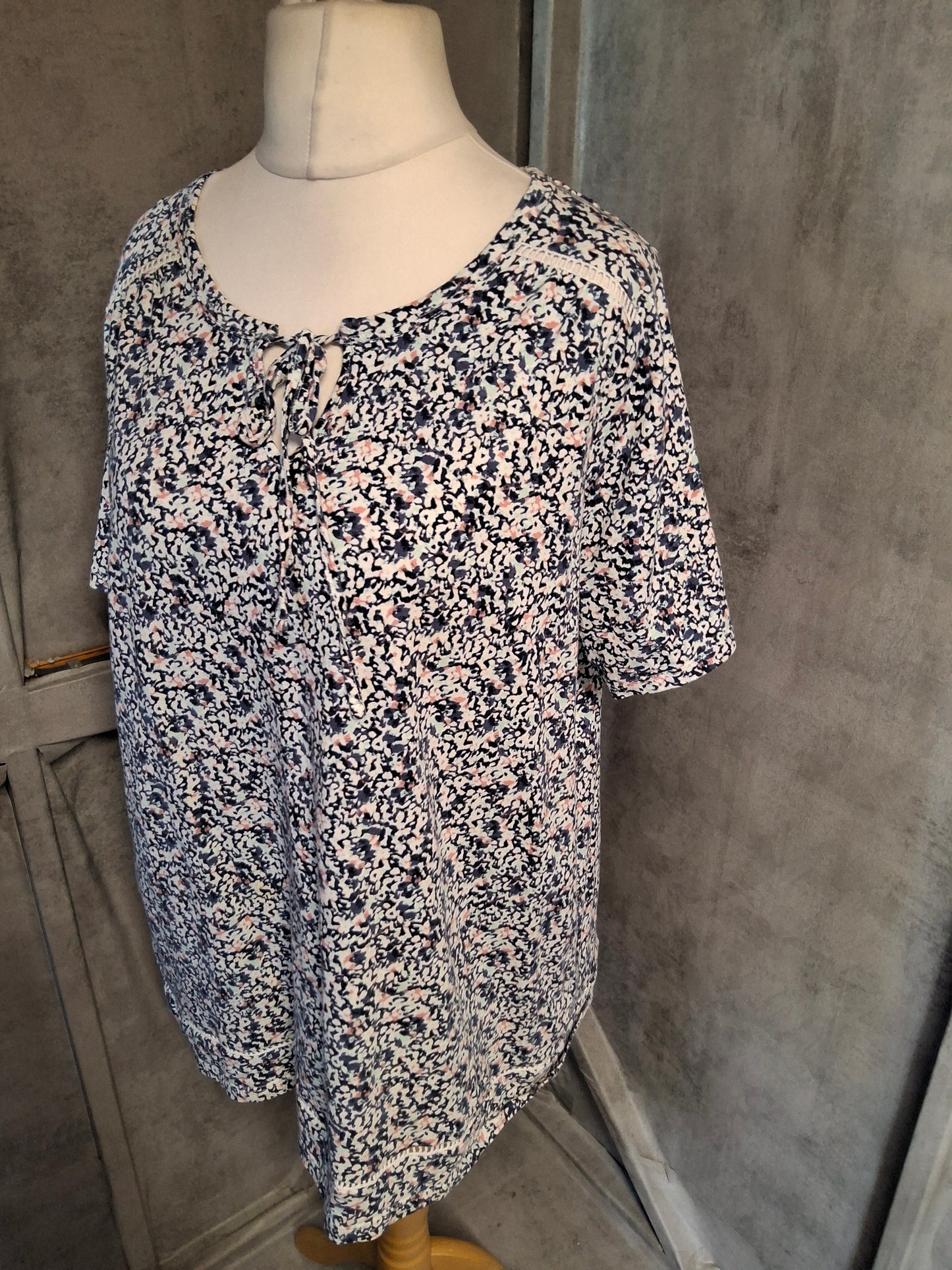 Tu Navy, Coral & White Abstract Print Cotton Blouse – Size 16 – Tie Neckline