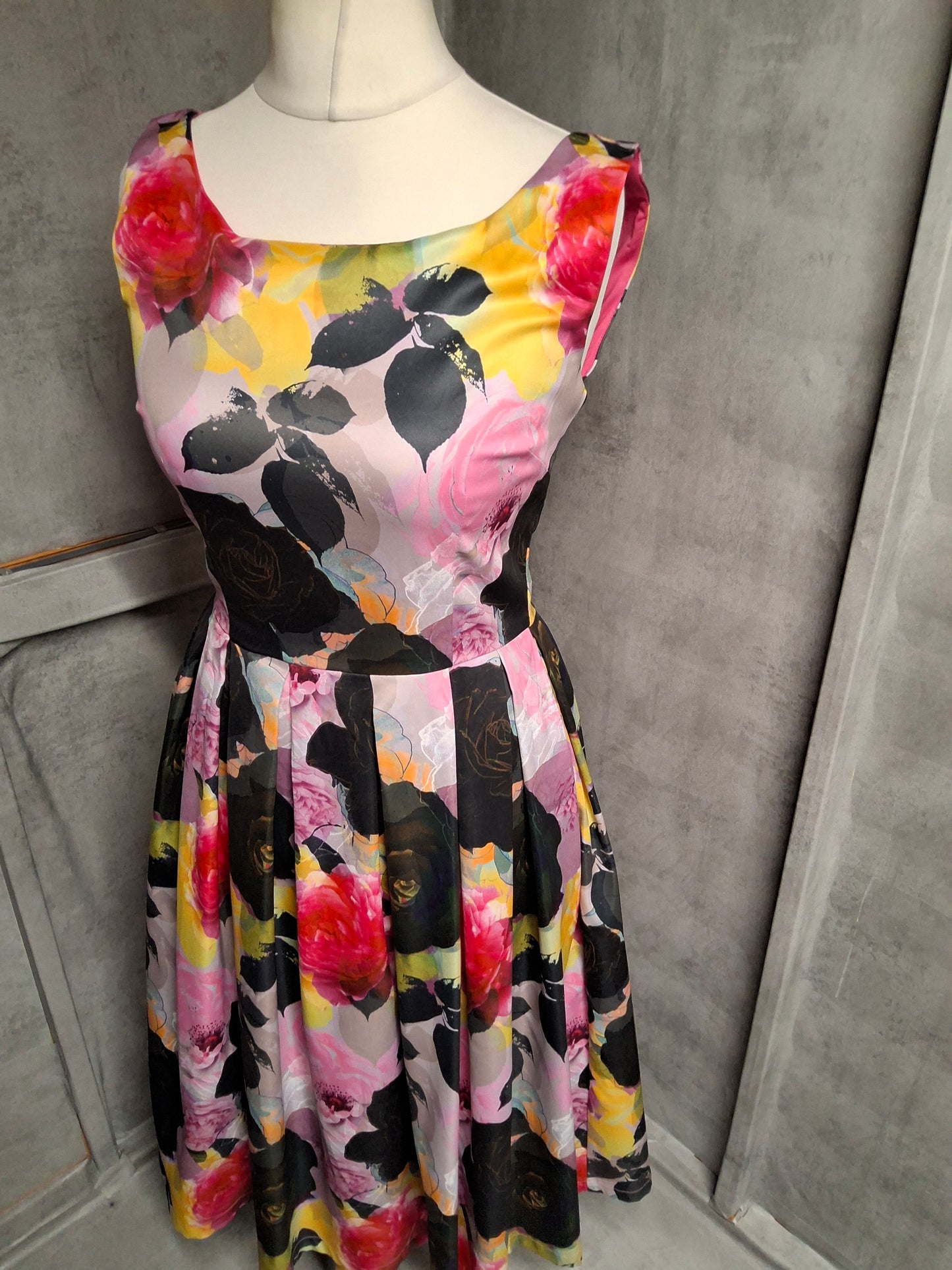 Lindy Bop Multicoloured Floral Pleated Midi Dress β Size 10 β BNWT