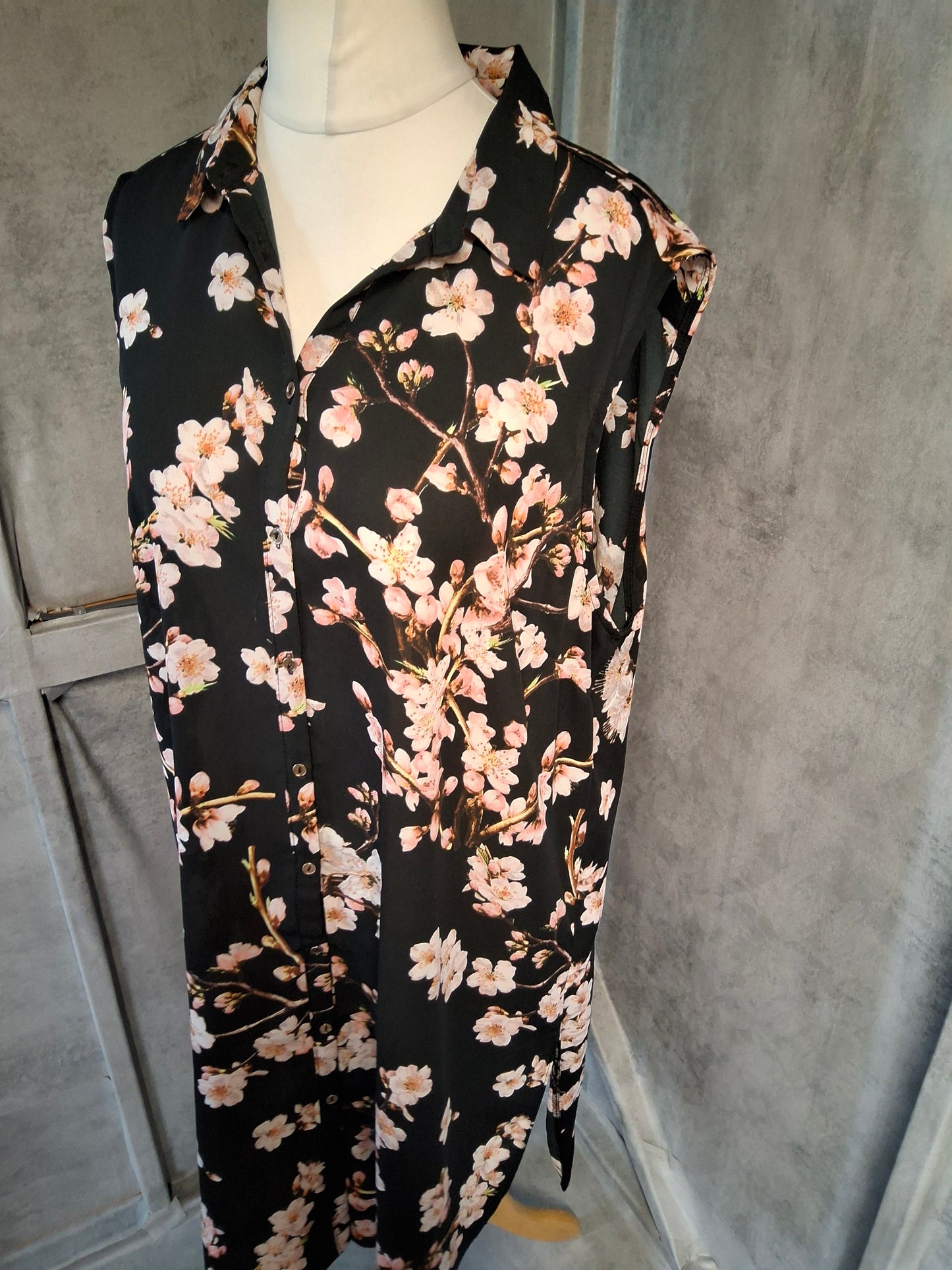George Black Floral Sleeveless Shirt Dress – Size 18 – Button Front