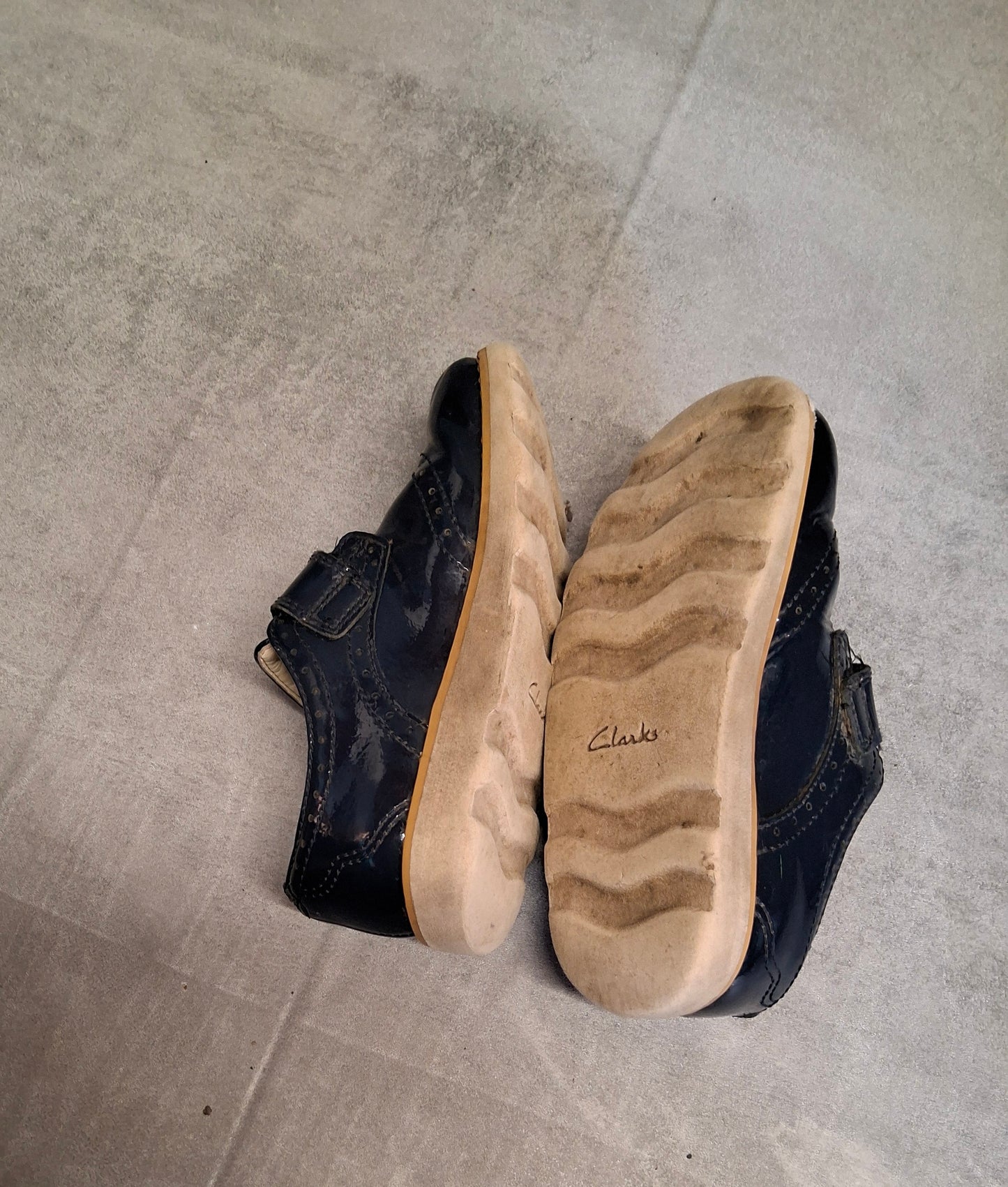 Clarks Navy Patent Brogue Shoes Size 8.5G β Velcro Fastening Kids School Shoes