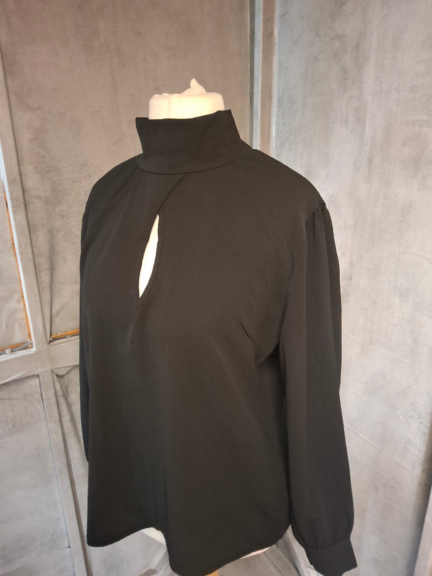 Boohoo Black High Neck Blouse ā Slit Front Detail ā Size 16