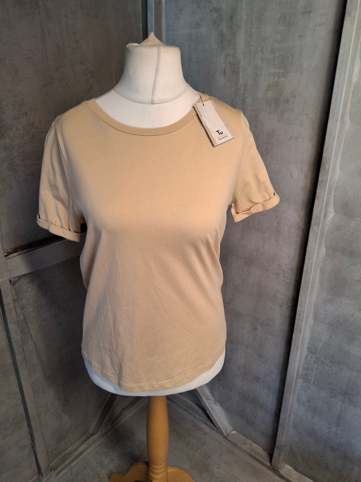 Tu Beige Short Sleeve T-Shirt – Size 10 – NWT