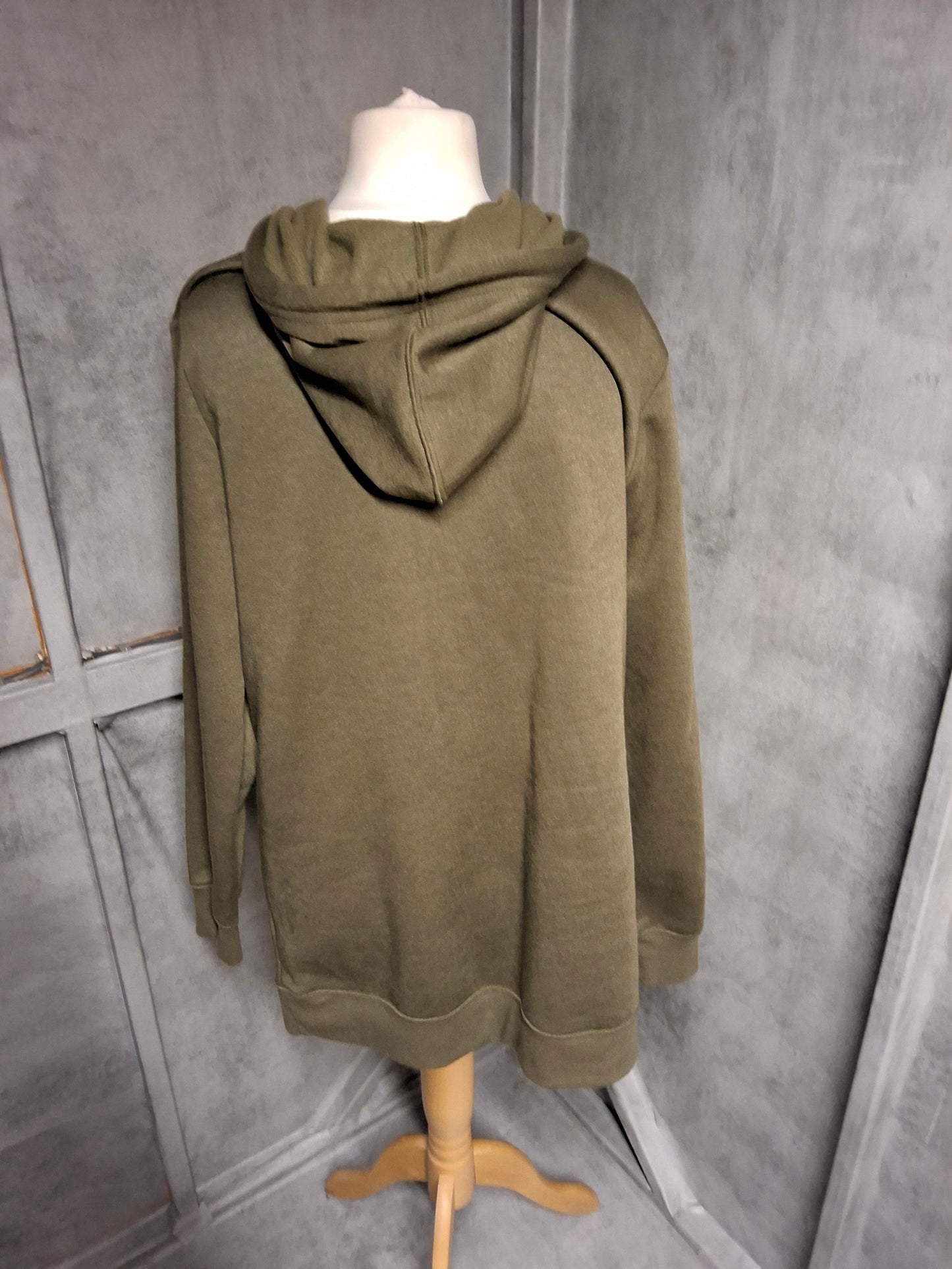 Matalan Khaki Green Longline Hoodie – Size L (UK size 14/16) – Built-In “Don’t Talk to Me” Energy