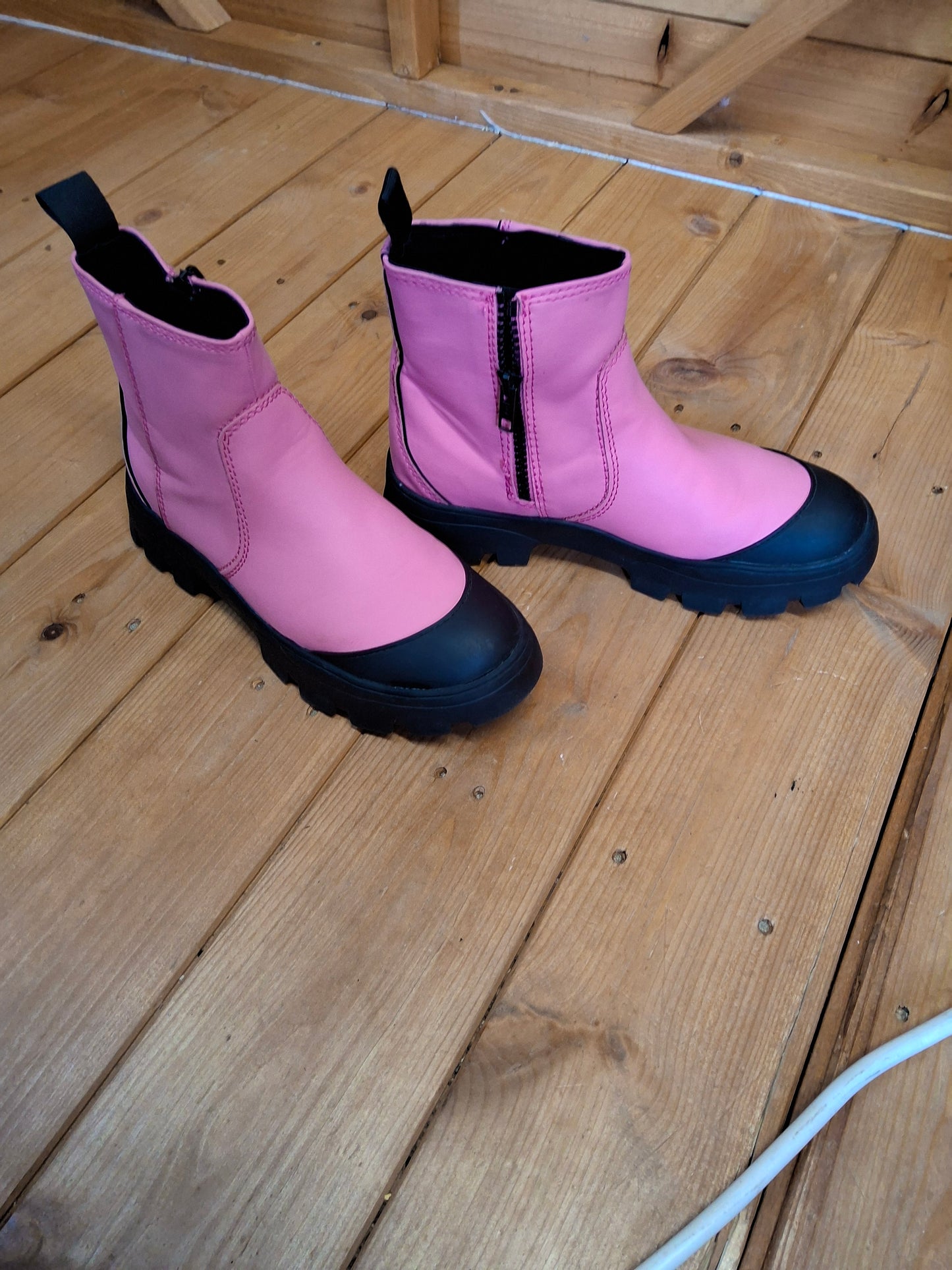 š Zara Pink & Black Chunky Ankle Boots ā EU 36 / UK 3 š