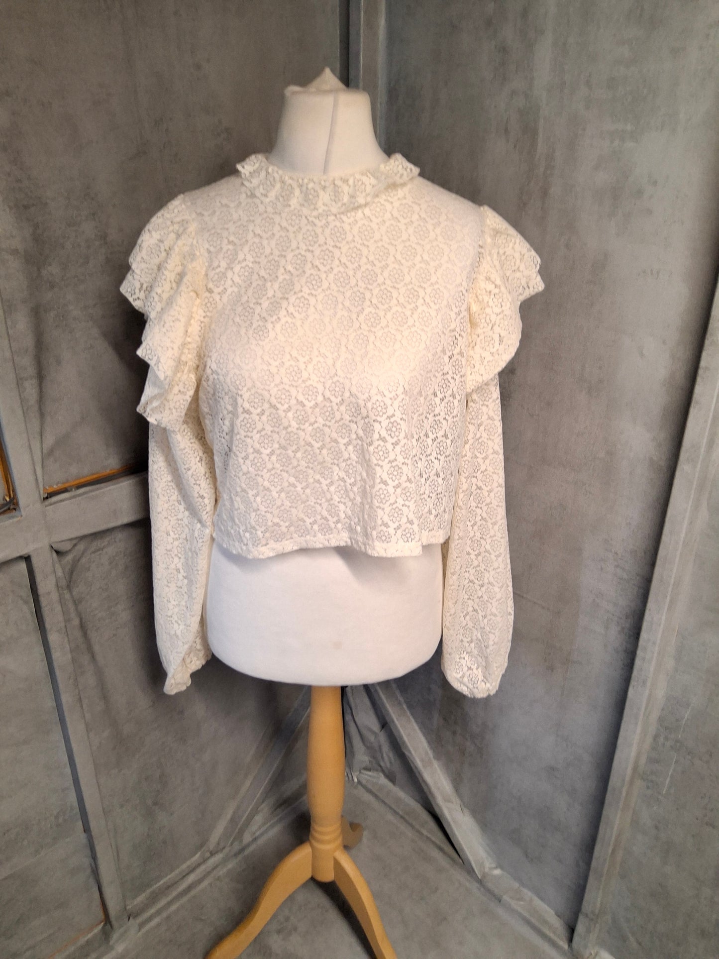 Zara Cream Lace Frill Long Sleeve Top ā Size M (UK 10/12) ā NWT