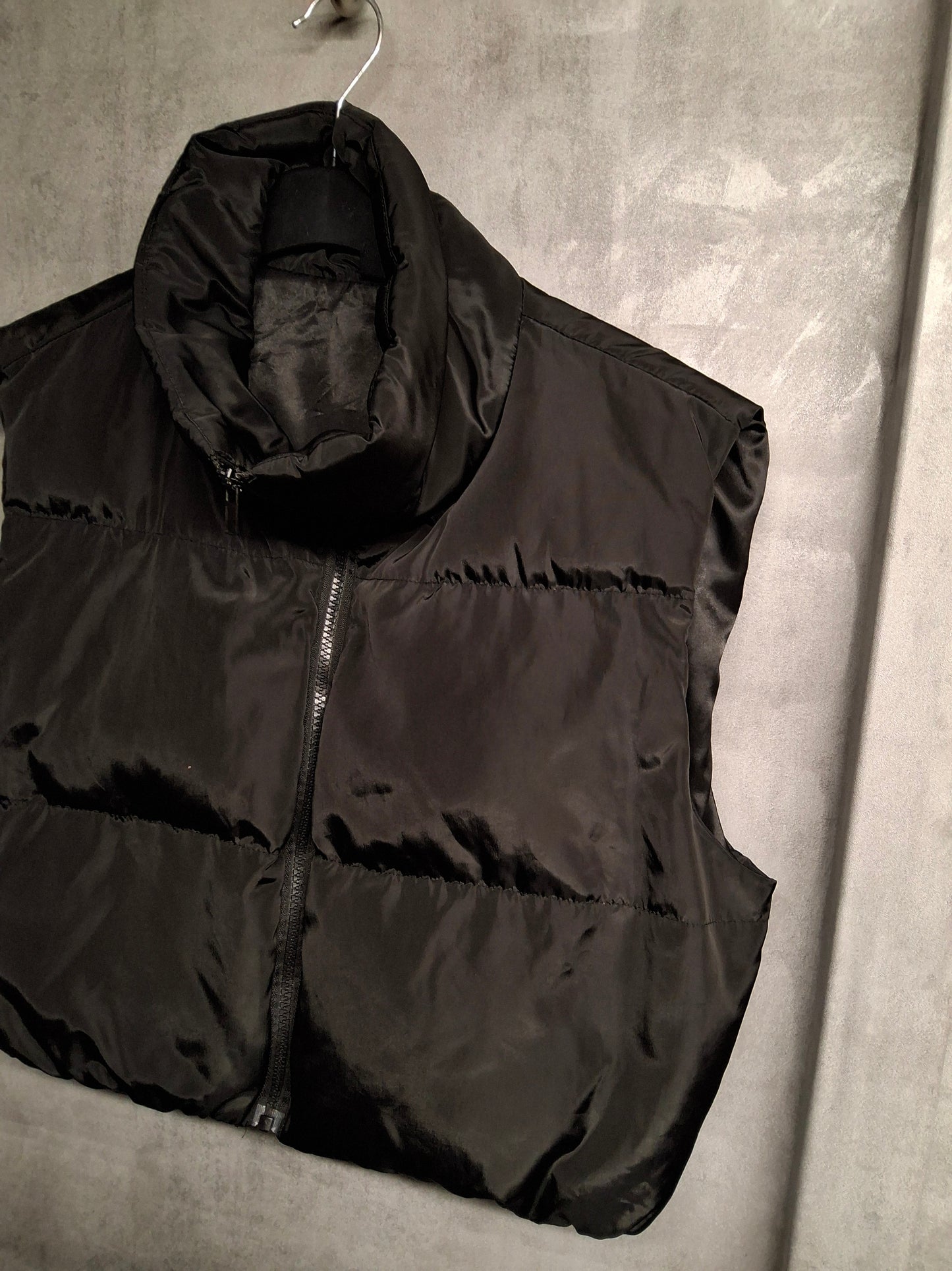 Black Padded Cropped Gilet – Size S (size 8/10)