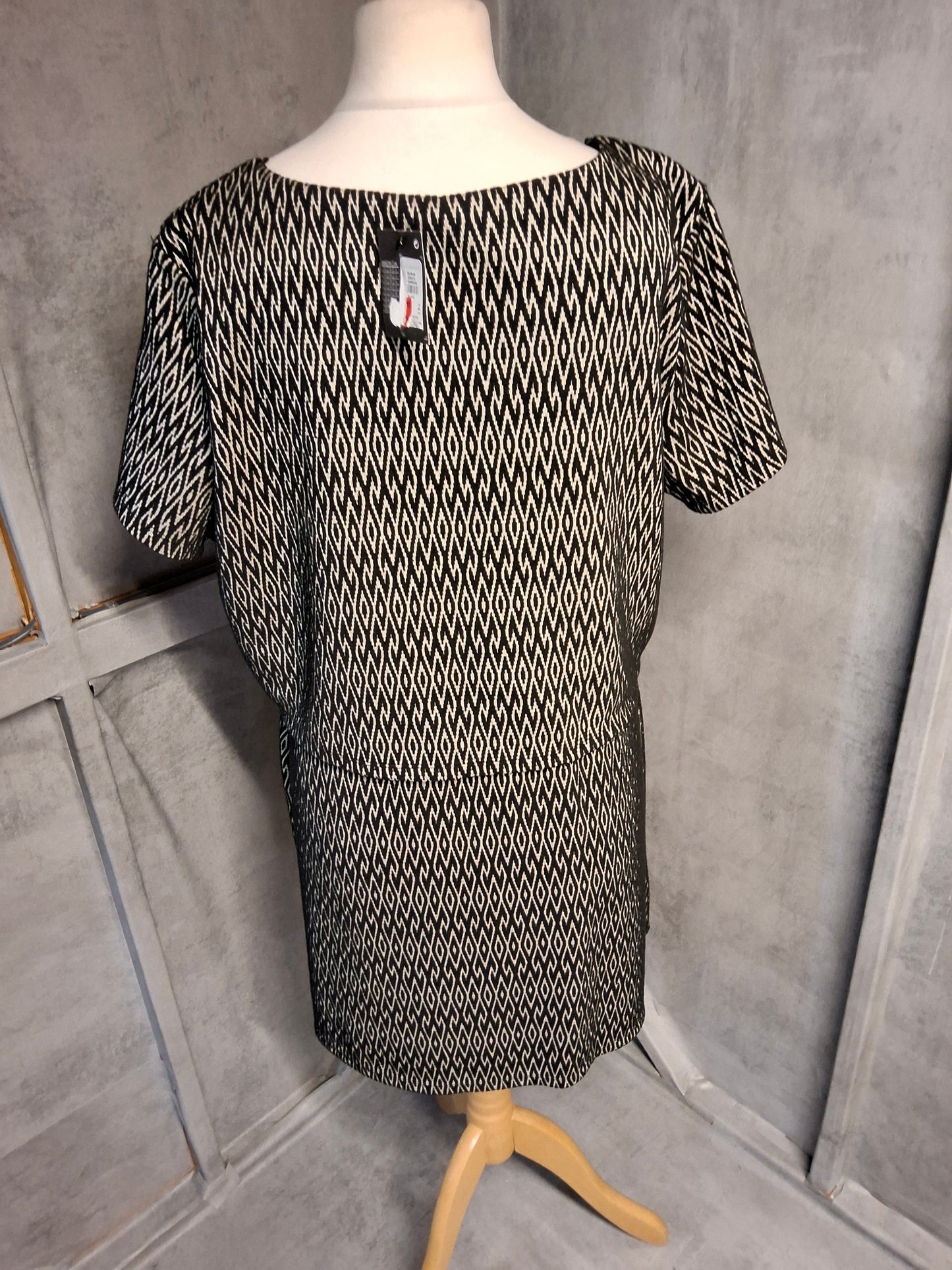 Primark Black & Beige Layered Pattern Dress – Size 18 – BNWT – Smart-Casual Style for Work or Outings
