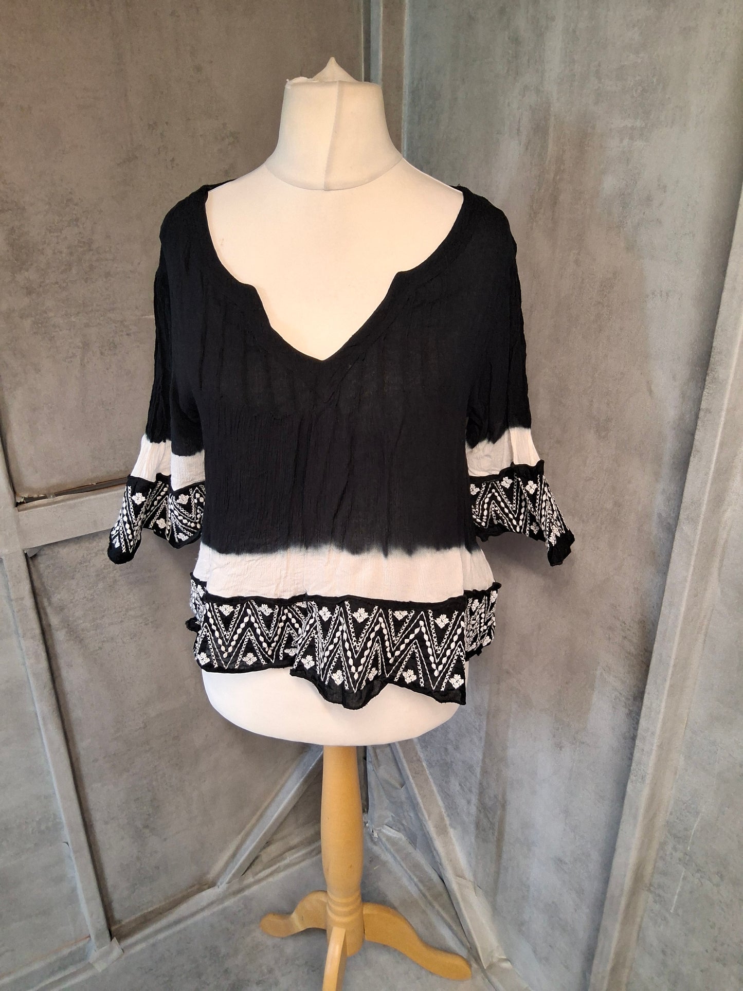 Monsoon Black & White Boho Flared Sleeve Top – Size S (8/10) – Viscose & Cotton