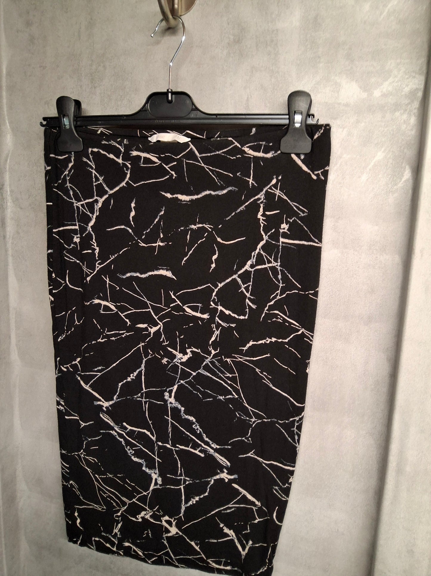 H&M Marble Bodycon Skirt – Size S (UK size 8/10) – Looks Like You Tried (Even If You Didn’t)