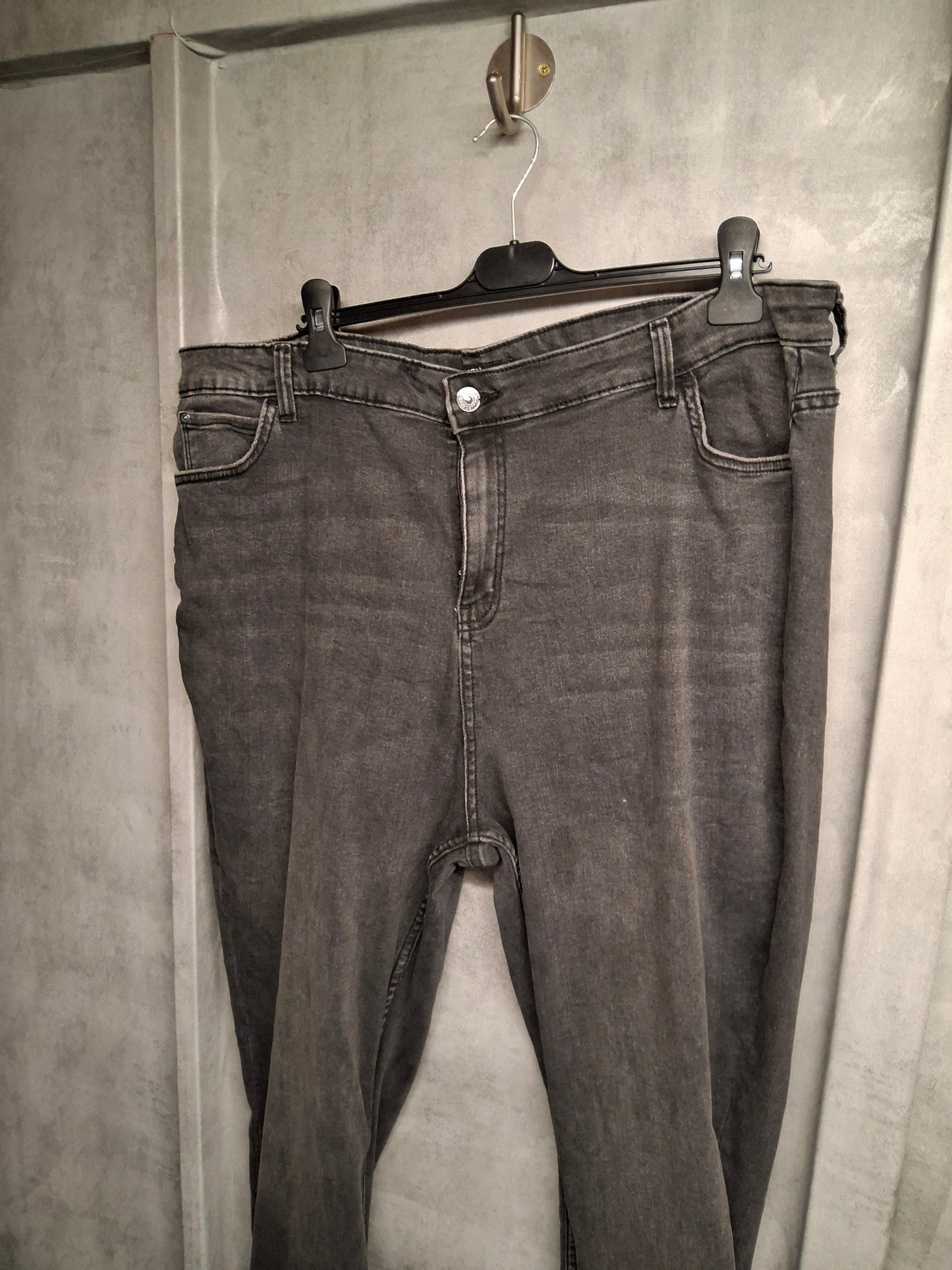 George Size 24 Grey Straight-Leg Jeans – Stretchy & Faded to Perfection