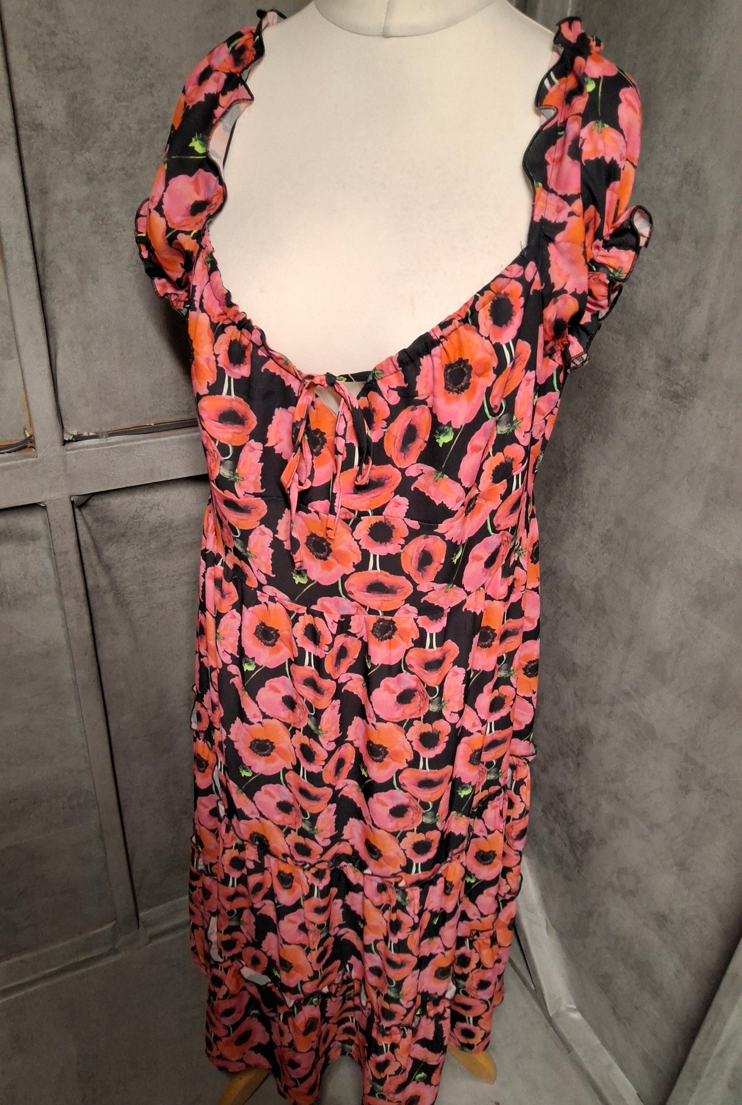 Boohoo Floral Puff Sleeve Midi Dress – Size 18 NWT 🌸