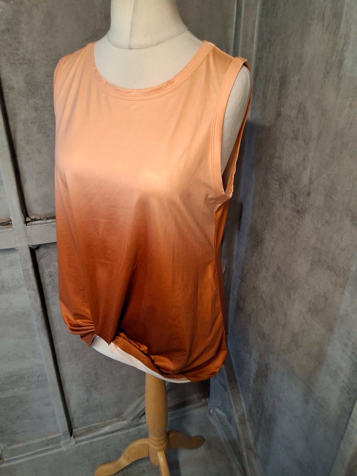 Shein Peach to Copper Ombre Twist Hem Sleeveless Top – Size L Size 12/14