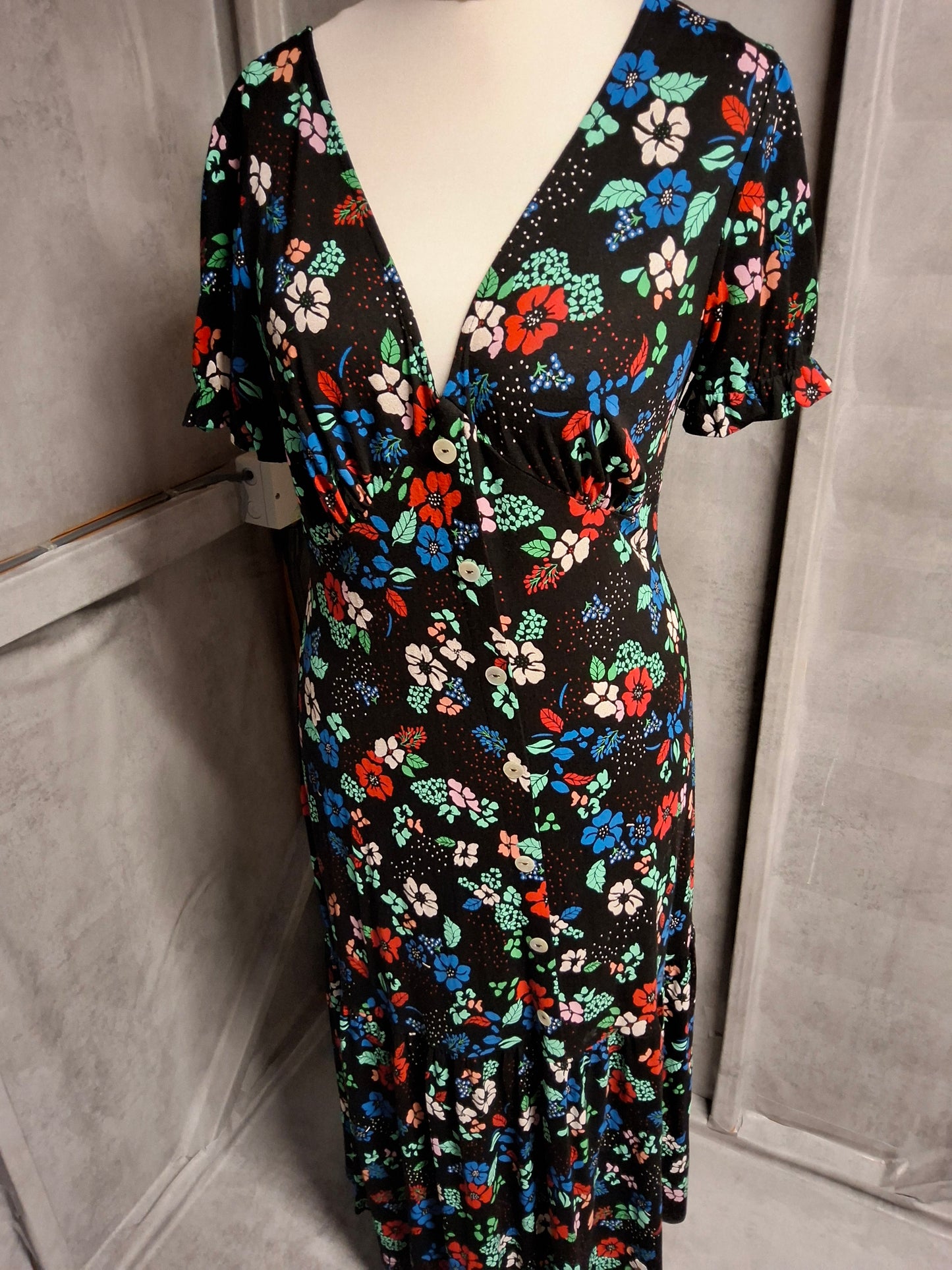 Next Black Multicolour Floral Midi Dress – Size 12 – V-Neck – Button Front – Summer Style