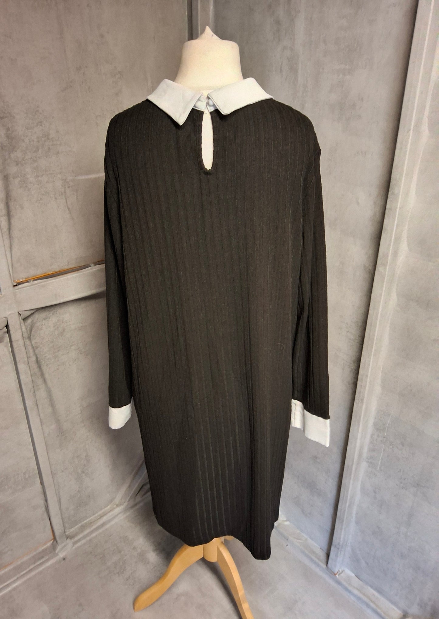 Emery Rose Black Knitted Midi Dress β Size 0XL (UK size 16) β White Collar Detail