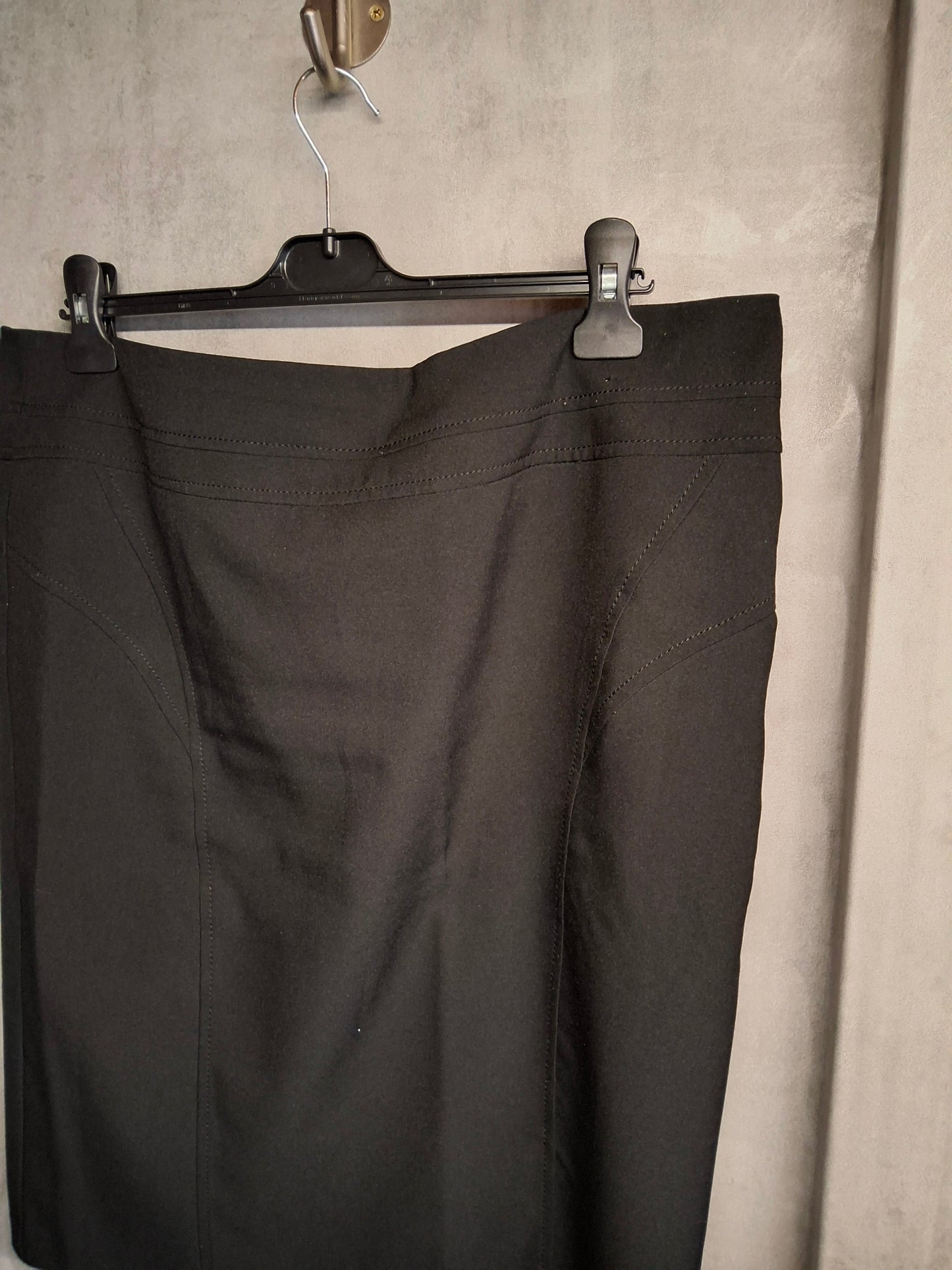 E-vie Collection Black A-Line Knee-Length Work Skirt – Size 16