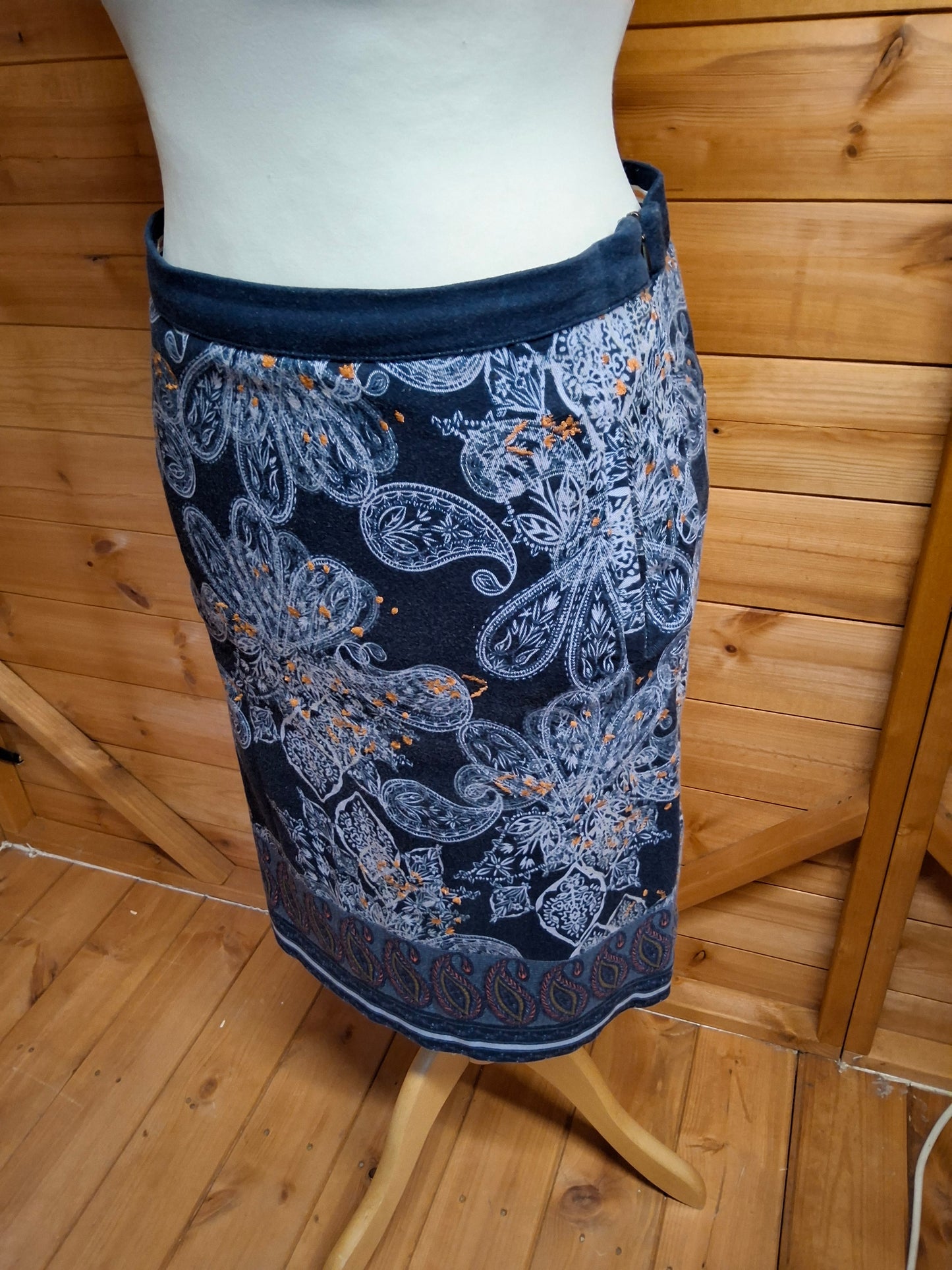 White Stuff Navy Floral Cotton Skirt Size 10 โ Lined Knee Length Zip Side