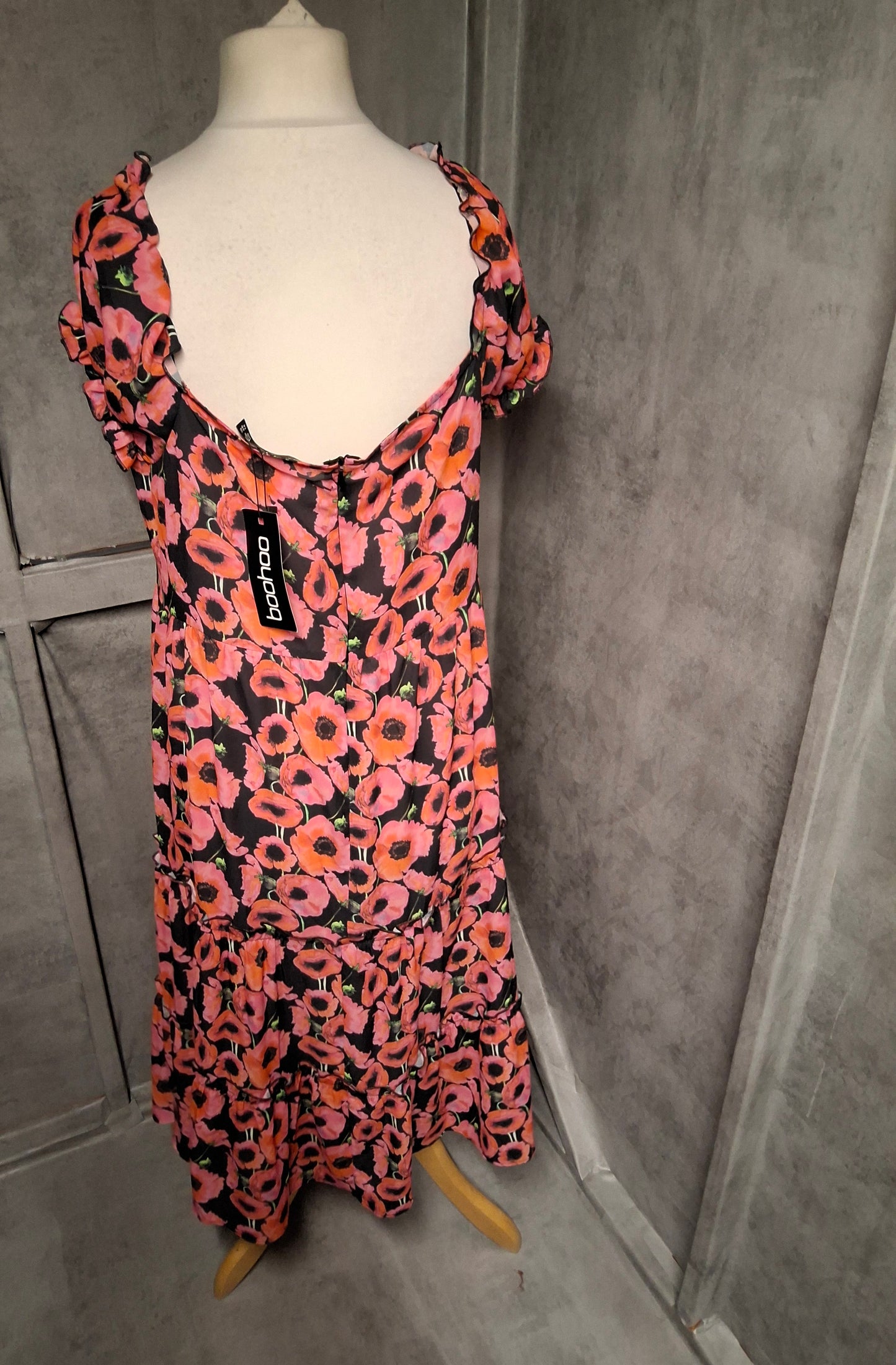 Boohoo Floral Puff Sleeve Midi Dress – Size 18 NWT 🌸