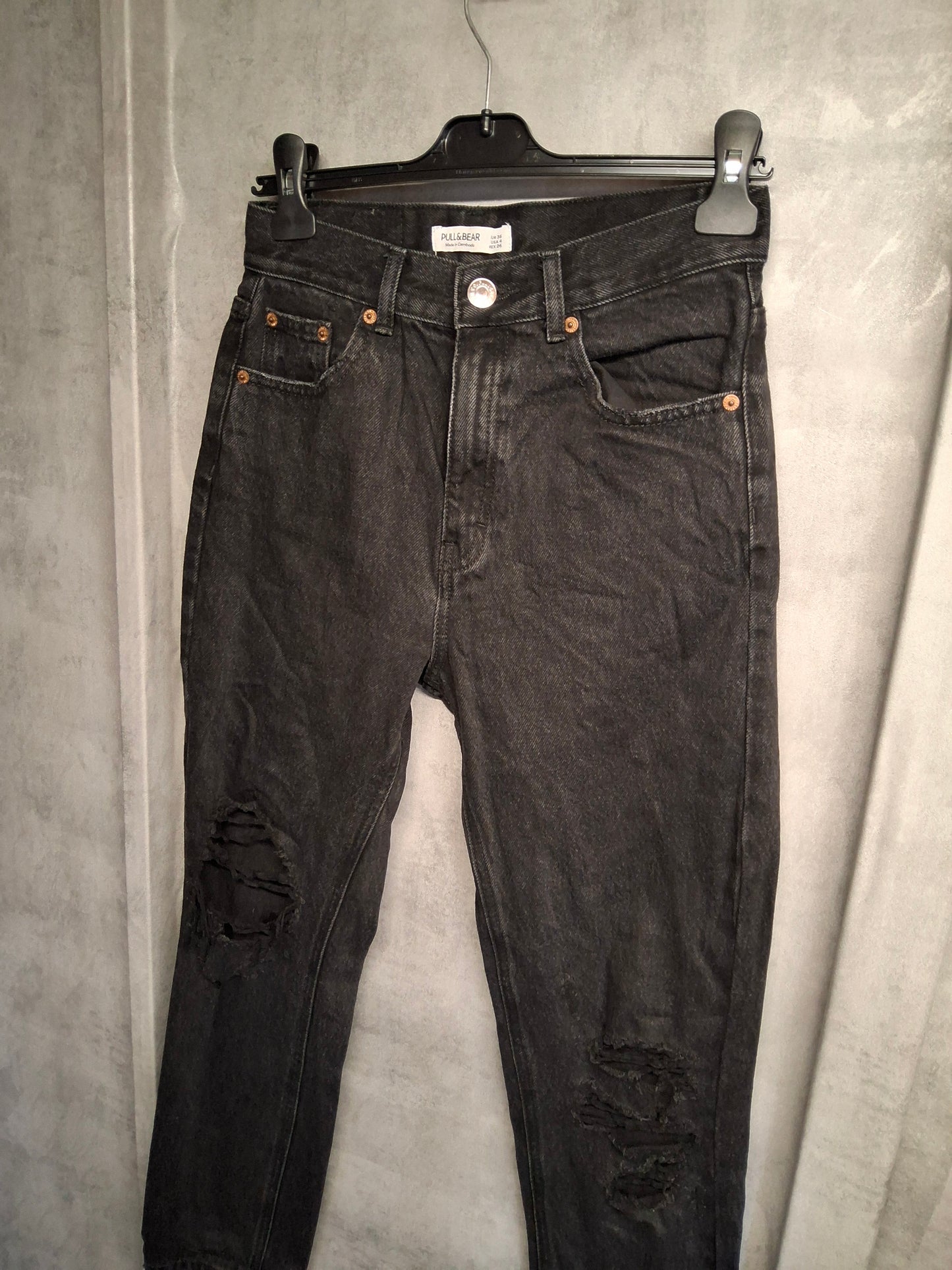 Pull & Bear Ripped Black High-Waisted Slim Jeans – Size 8 – Moody But Make It Fashion