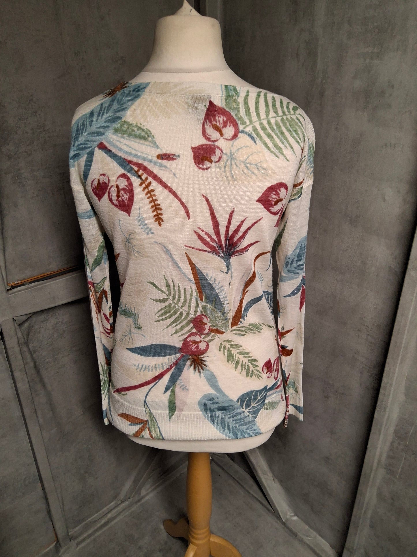 Monsoon Cream Linen Blend Tropical Floral Jumper – Size Small (UK size 8/10) – Longer Length