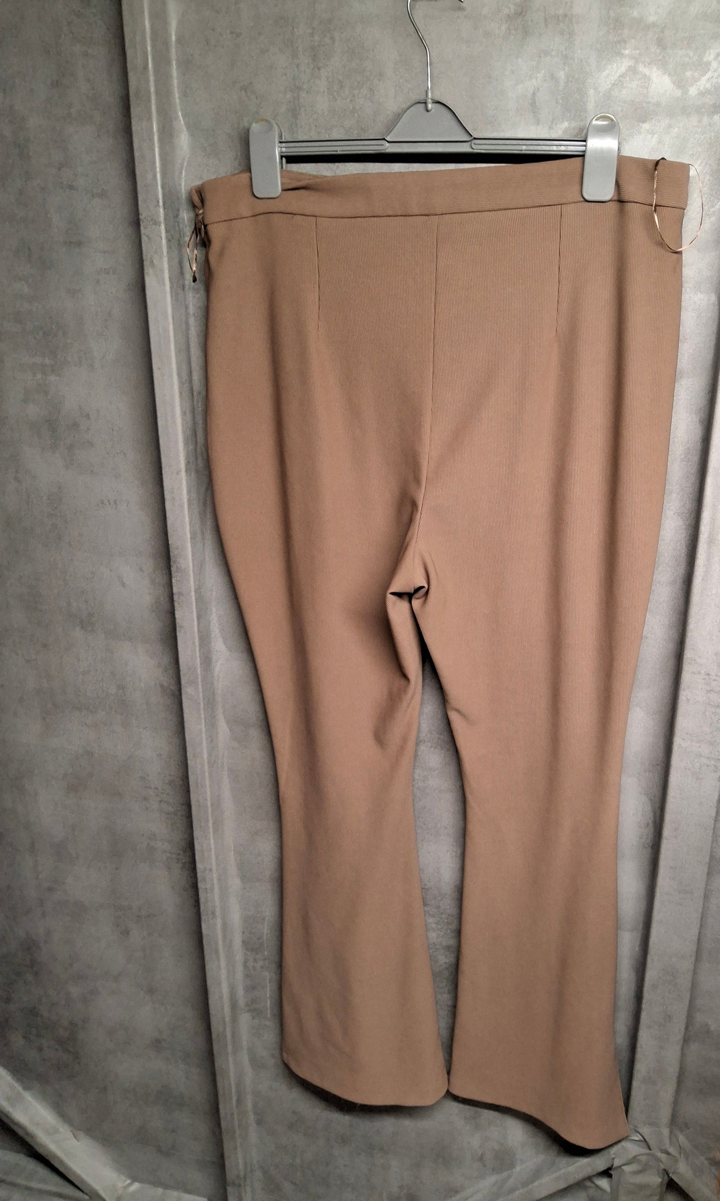 Primark Camel Ribbed Flared Leggings – Size 20 – High Waisted with Side Zip & Slit Hem
