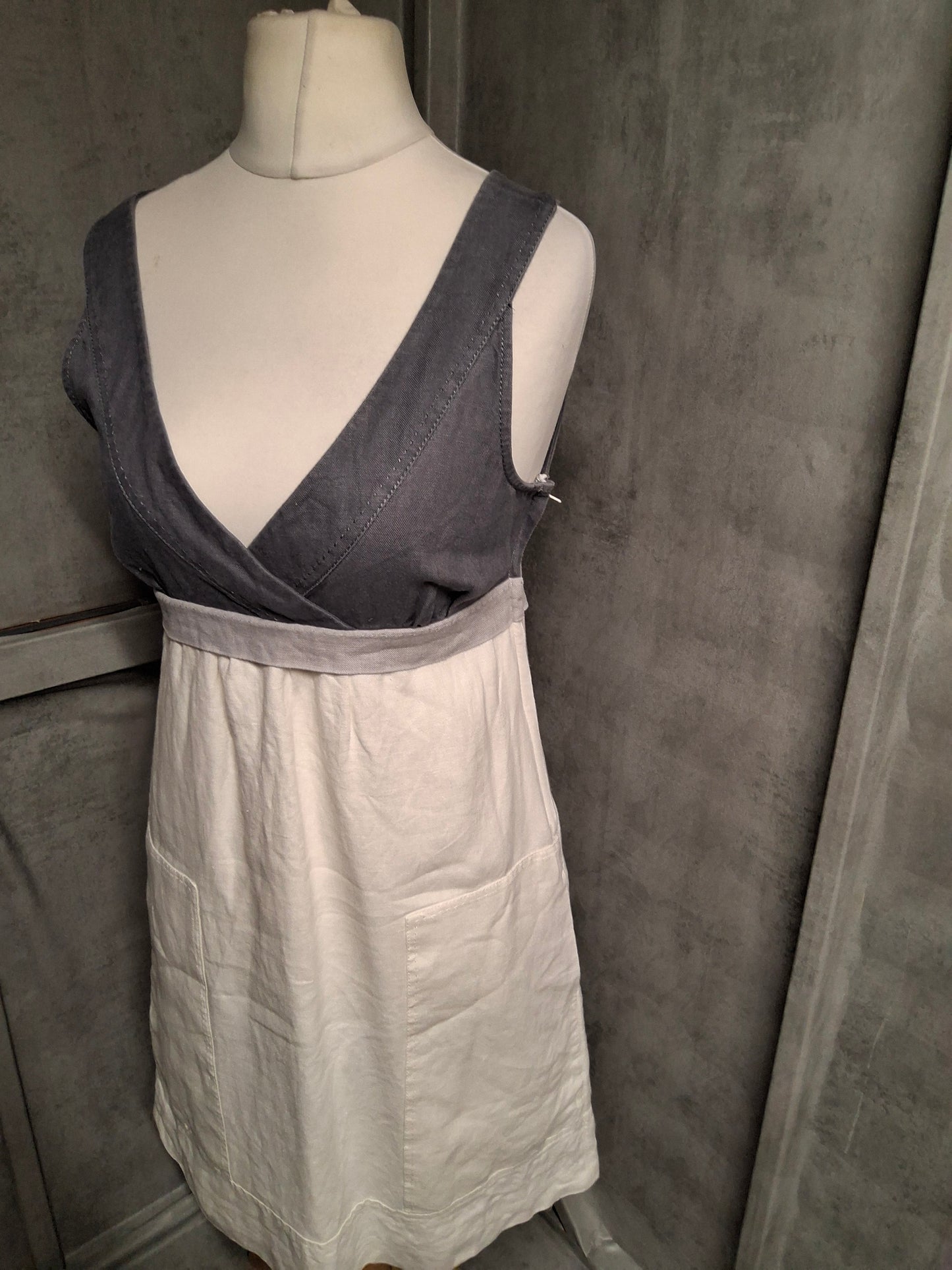 Next 100% Linen V-Neck Dress – Size 12 – Pockets & Pure Summer Vibes